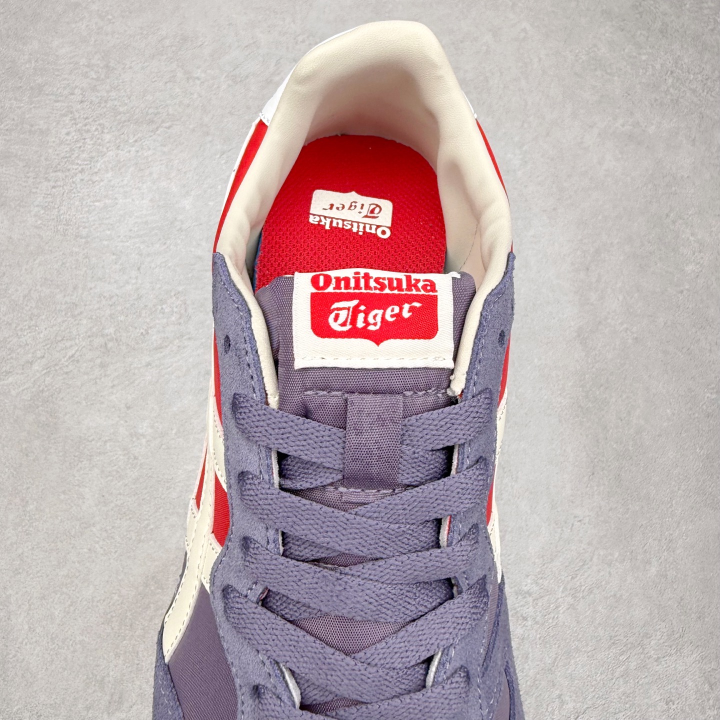 图片[5]-Onitsuka 鬼冢虎 Serrano系列 潮流舒适轻便生活休闲鞋 上架实拍鞋面采用翻毛皮和牛津布面设计制作，透气性好，包裹感很强。鞋底采用防滑耐磨橡胶大底，脚感轻便舒适。鞋掌做了加宽处理，穿着更加舒适。尺码：36 37 37.5 38 39 39.5 40 40.5 41.5 42 42.5 43.5 44 45-选品中心