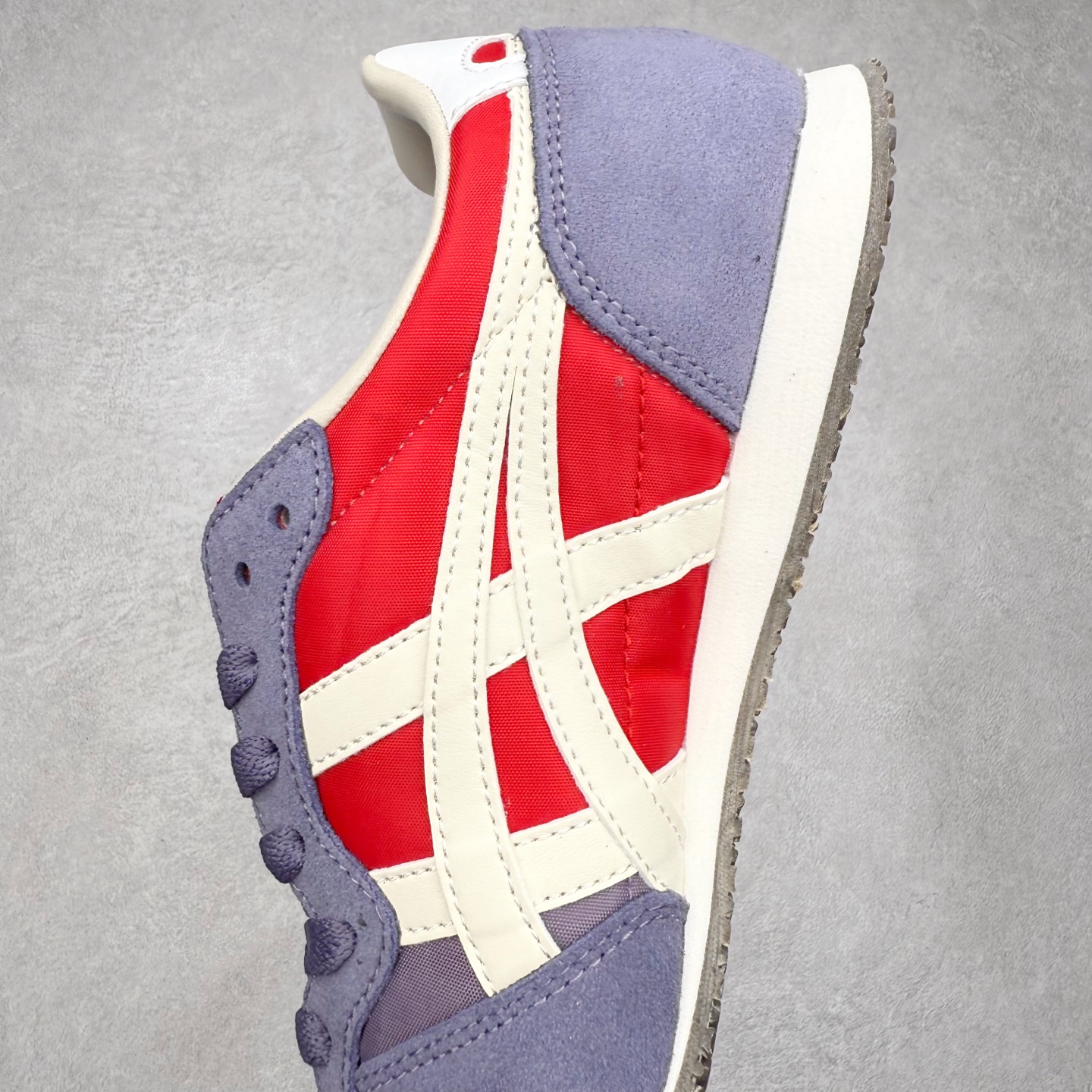 图片[7]-Onitsuka 鬼冢虎 Serrano系列 潮流舒适轻便生活休闲鞋 上架实拍鞋面采用翻毛皮和牛津布面设计制作，透气性好，包裹感很强。鞋底采用防滑耐磨橡胶大底，脚感轻便舒适。鞋掌做了加宽处理，穿着更加舒适。尺码：36 37 37.5 38 39 39.5 40 40.5 41.5 42 42.5 43.5 44 45-选品中心