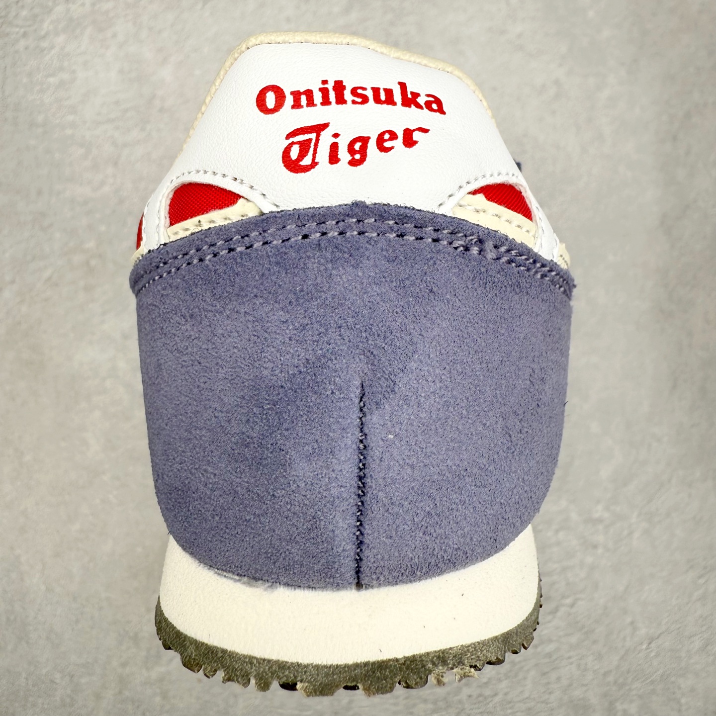 图片[8]-Onitsuka 鬼冢虎 Serrano系列 潮流舒适轻便生活休闲鞋 上架实拍鞋面采用翻毛皮和牛津布面设计制作，透气性好，包裹感很强。鞋底采用防滑耐磨橡胶大底，脚感轻便舒适。鞋掌做了加宽处理，穿着更加舒适。尺码：36 37 37.5 38 39 39.5 40 40.5 41.5 42 42.5 43.5 44 45-选品中心