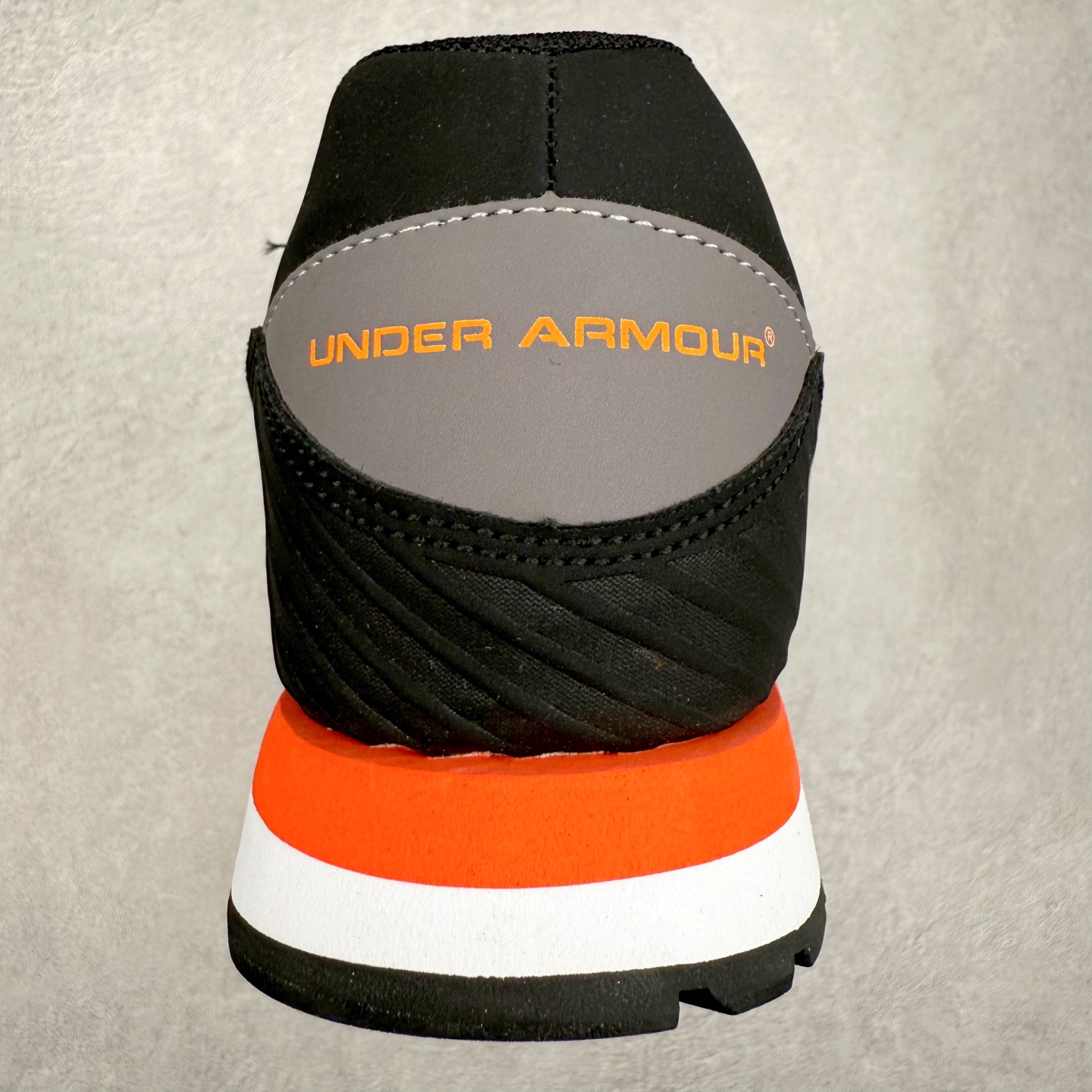 图片[8]-UA安德玛（UNDERARMOUR）Jogger透气运动跑步休闲鞋 运动与生活的完美融合，安德玛Jogger简约而不失时尚感。其线条流畅自然，整体造型符合当下流行的运动休闲风格。经典的黑色配色，低调又百搭，无论是搭配运动裤、牛仔裤还是休闲短裤，都能相得益彰，让你在各种场合都能自信展现个人风格。鞋面上的品牌标识简洁醒目，既彰显了品牌身份，又增添了一份精致感。鞋面采用高品质透气材料，能够让空气自由流通，保持脚部干爽舒适。即使在长时间运动或炎热天气下，也不用担心脚部闷热出汗。同时，这种材料还具备一定的耐磨性，不易磨损，延长了鞋子的使用寿命。鞋底则选用了轻量、防滑且耐磨的材质，具备良好的抓地力，无论是在跑步、健身还是日常行走时，都能为你提供稳定的支撑，有效减少滑倒的风险。此外，鞋底的减震效果也十分出色，能有效缓解运动时对脚部的冲击，保护你的关节健康。尺码： 40 41 42 43 44 45-选品中心