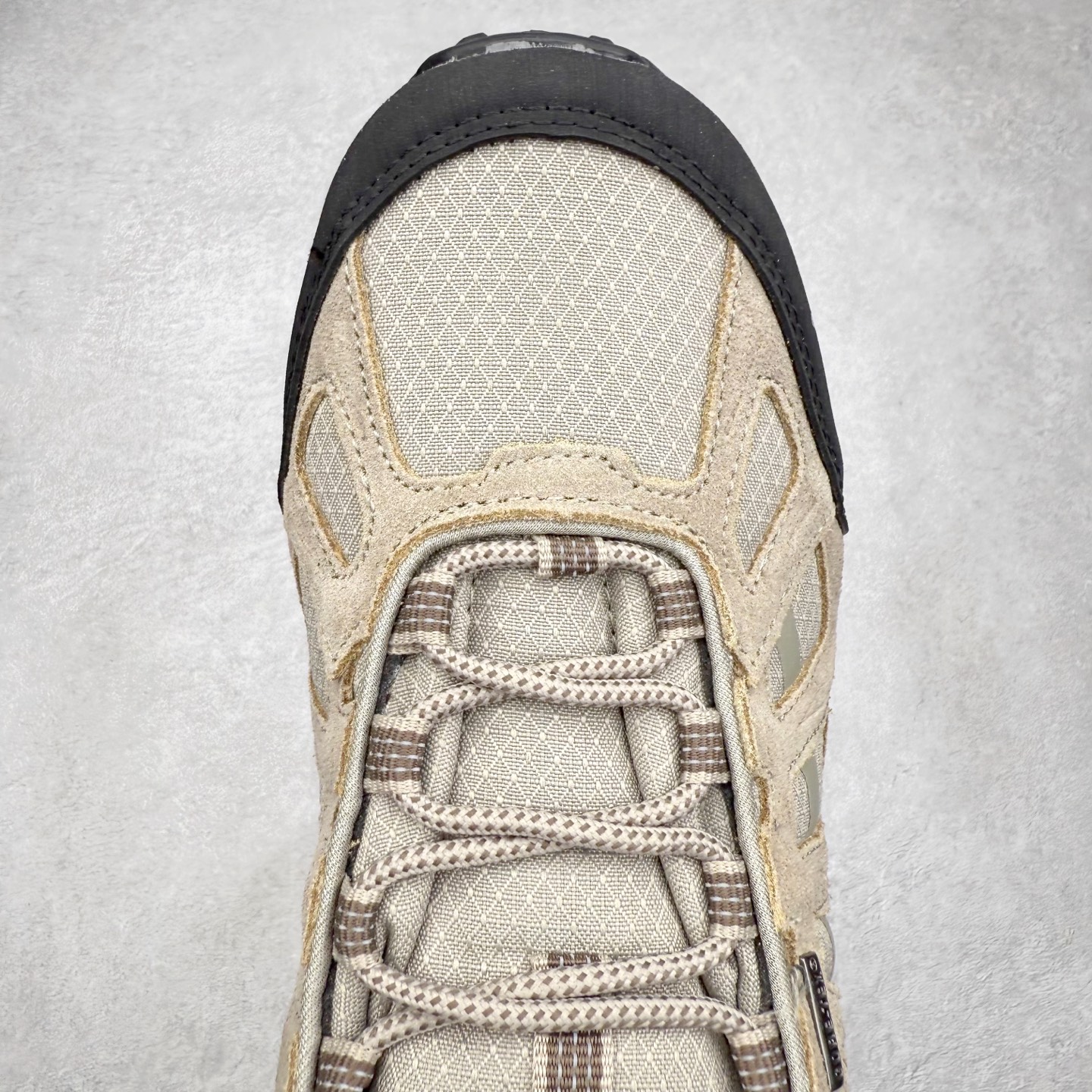 图片[4]-Columbia 哥伦比亚户外登山鞋休闲鞋户外越野徒步鞋广东大厂品质 面料采用进口磨砂牛皮 鞋底采用Vibram黄金大底 专门为鞋底设计的橡胶以出色的耐磨性，良好的防滑性，均匀的质地获得了众多品牌的认可Columbia成立于1938年，源自美国俄勒 州波特兰市，是有着80年悠久历史的国际户外品牌。作为户外科技的先驱者，哥伦比亚倡导“Tested Tough要玩就玩真的”品牌精神。实地测试文化作为其品牌基因，致力透过产品传递品牌精髓.Columbia执着于让消费者在户外得到专业的真实保护，可以更长时间地享受户外乐趣 尺码：40-45（运动码）-选品中心