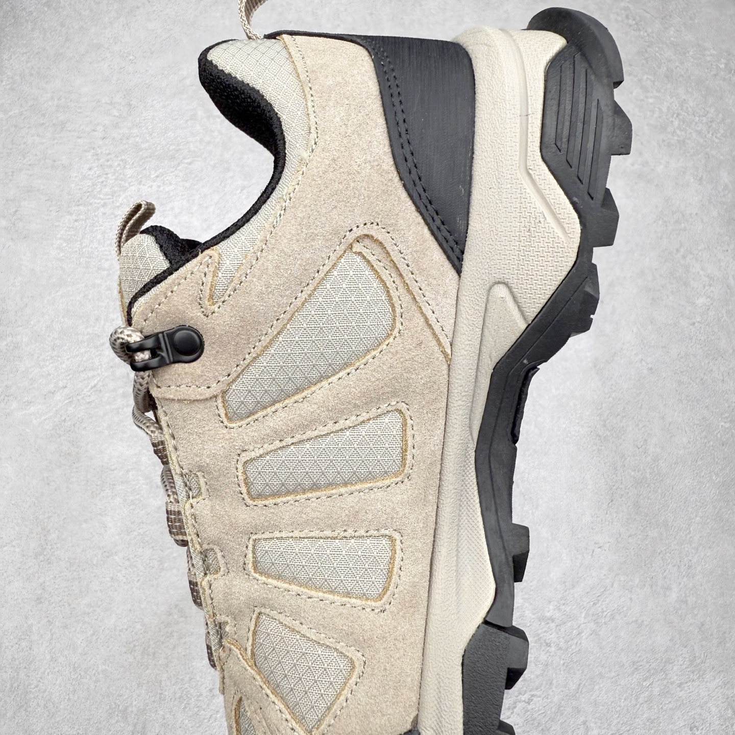 图片[7]-Columbia 哥伦比亚户外登山鞋休闲鞋户外越野徒步鞋广东大厂品质 面料采用进口磨砂牛皮 鞋底采用Vibram黄金大底 专门为鞋底设计的橡胶以出色的耐磨性，良好的防滑性，均匀的质地获得了众多品牌的认可Columbia成立于1938年，源自美国俄勒 州波特兰市，是有着80年悠久历史的国际户外品牌。作为户外科技的先驱者，哥伦比亚倡导“Tested Tough要玩就玩真的”品牌精神。实地测试文化作为其品牌基因，致力透过产品传递品牌精髓.Columbia执着于让消费者在户外得到专业的真实保护，可以更长时间地享受户外乐趣 尺码：40-45（运动码）-选品中心