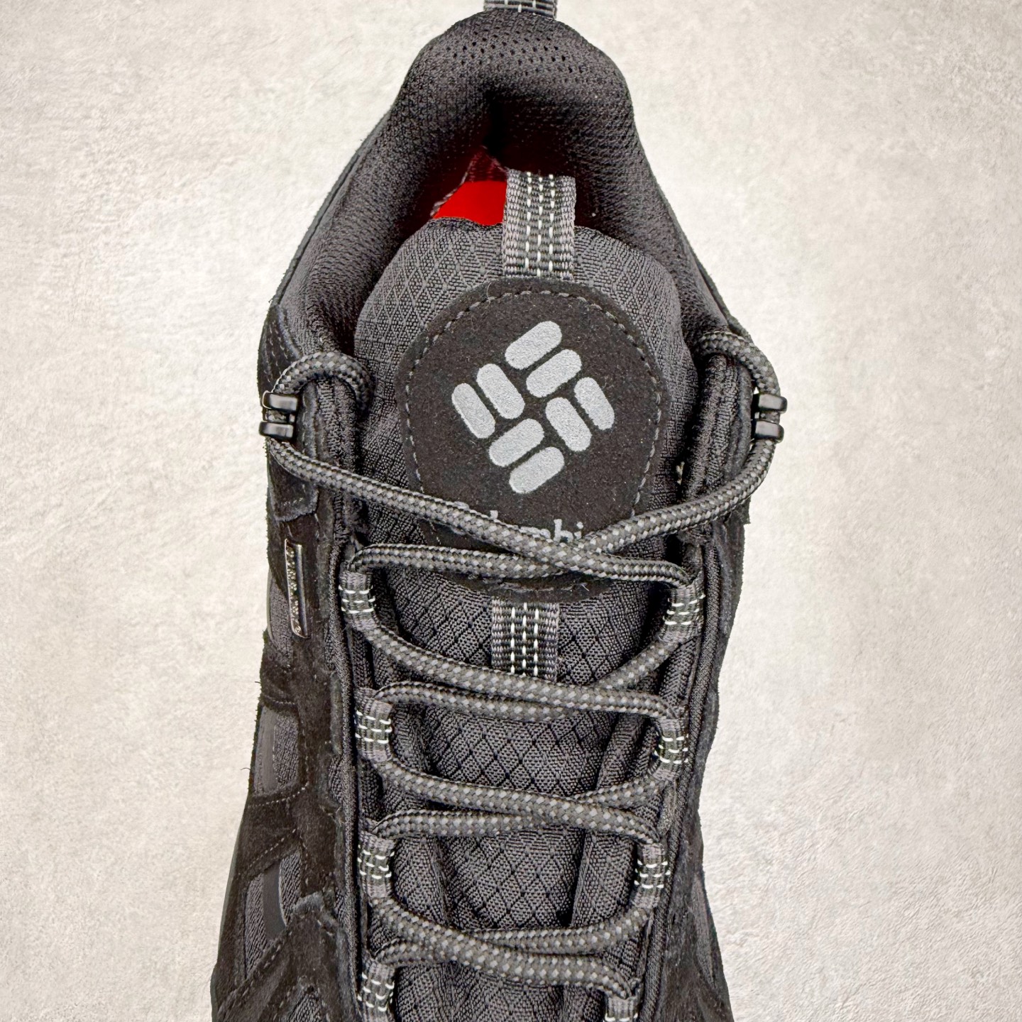 图片[5]-Columbia 哥伦比亚户外登山鞋休闲鞋户外越野徒步鞋广东大厂品质 面料采用进口磨砂牛皮 鞋底采用Vibram黄金大底 专门为鞋底设计的橡胶以出色的耐磨性，良好的防滑性，均匀的质地获得了众多品牌的认可Columbia成立于1938年，源自美国俄勒 州波特兰市，是有着80年悠久历史的国际户外品牌。作为户外科技的先驱者，哥伦比亚倡导“Tested Tough要玩就玩真的”品牌精神。实地测试文化作为其品牌基因，致力透过产品传递品牌精髓.Columbia执着于让消费者在户外得到专业的真实保护，可以更长时间地享受户外乐趣 尺码：40-45（运动码）-选品中心