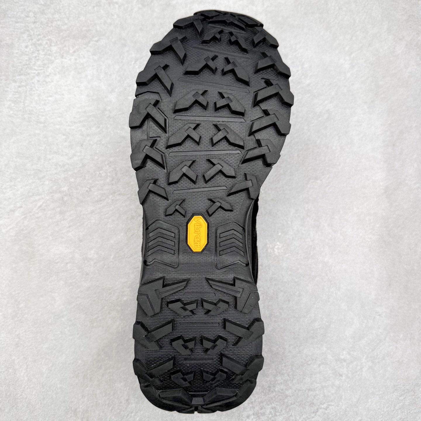 图片[9]-Columbia 哥伦比亚户外登山鞋休闲鞋户外越野徒步鞋广东大厂品质 面料采用进口磨砂牛皮 鞋底采用Vibram黄金大底 专门为鞋底设计的橡胶以出色的耐磨性，良好的防滑性，均匀的质地获得了众多品牌的认可Columbia成立于1938年，源自美国俄勒 州波特兰市，是有着80年悠久历史的国际户外品牌。作为户外科技的先驱者，哥伦比亚倡导“Tested Tough要玩就玩真的”品牌精神。实地测试文化作为其品牌基因，致力透过产品传递品牌精髓.Columbia执着于让消费者在户外得到专业的真实保护，可以更长时间地享受户外乐趣 尺码：40-45（运动码）-选品中心