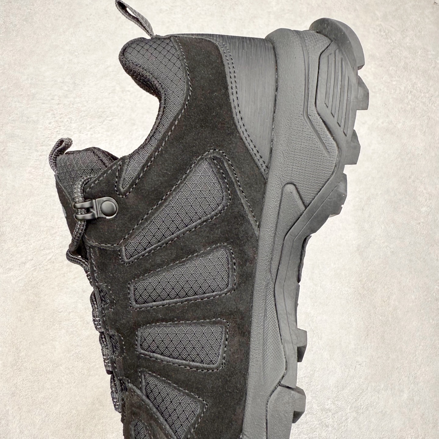 图片[7]-Columbia 哥伦比亚户外登山鞋休闲鞋户外越野徒步鞋广东大厂品质 面料采用进口磨砂牛皮 鞋底采用Vibram黄金大底 专门为鞋底设计的橡胶以出色的耐磨性，良好的防滑性，均匀的质地获得了众多品牌的认可Columbia成立于1938年，源自美国俄勒 州波特兰市，是有着80年悠久历史的国际户外品牌。作为户外科技的先驱者，哥伦比亚倡导“Tested Tough要玩就玩真的”品牌精神。实地测试文化作为其品牌基因，致力透过产品传递品牌精髓.Columbia执着于让消费者在户外得到专业的真实保护，可以更长时间地享受户外乐趣 尺码：40-45（运动码）-选品中心