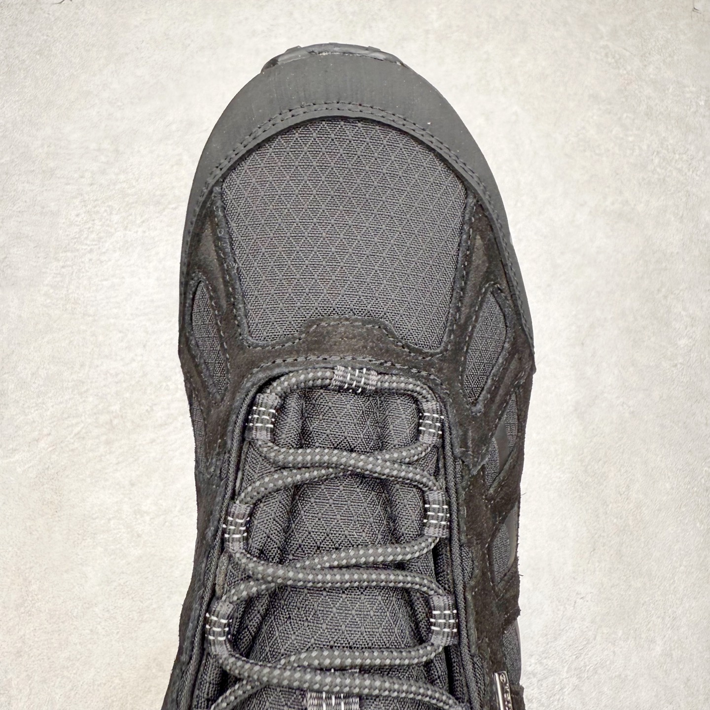 图片[4]-Columbia 哥伦比亚户外登山鞋休闲鞋户外越野徒步鞋广东大厂品质 面料采用进口磨砂牛皮 鞋底采用Vibram黄金大底 专门为鞋底设计的橡胶以出色的耐磨性，良好的防滑性，均匀的质地获得了众多品牌的认可Columbia成立于1938年，源自美国俄勒 州波特兰市，是有着80年悠久历史的国际户外品牌。作为户外科技的先驱者，哥伦比亚倡导“Tested Tough要玩就玩真的”品牌精神。实地测试文化作为其品牌基因，致力透过产品传递品牌精髓.Columbia执着于让消费者在户外得到专业的真实保护，可以更长时间地享受户外乐趣 尺码：40-45（运动码）-选品中心