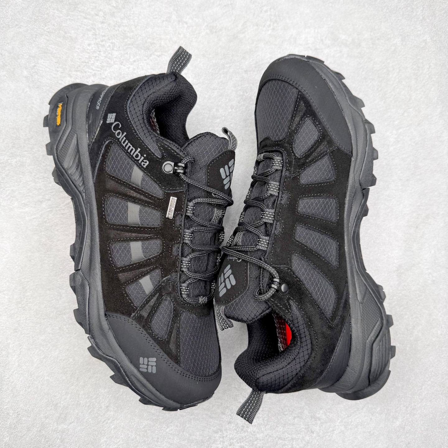 图片[3]-Columbia 哥伦比亚户外登山鞋休闲鞋户外越野徒步鞋广东大厂品质 面料采用进口磨砂牛皮 鞋底采用Vibram黄金大底 专门为鞋底设计的橡胶以出色的耐磨性，良好的防滑性，均匀的质地获得了众多品牌的认可Columbia成立于1938年，源自美国俄勒 州波特兰市，是有着80年悠久历史的国际户外品牌。作为户外科技的先驱者，哥伦比亚倡导“Tested Tough要玩就玩真的”品牌精神。实地测试文化作为其品牌基因，致力透过产品传递品牌精髓.Columbia执着于让消费者在户外得到专业的真实保护，可以更长时间地享受户外乐趣 尺码：40-45（运动码）-选品中心