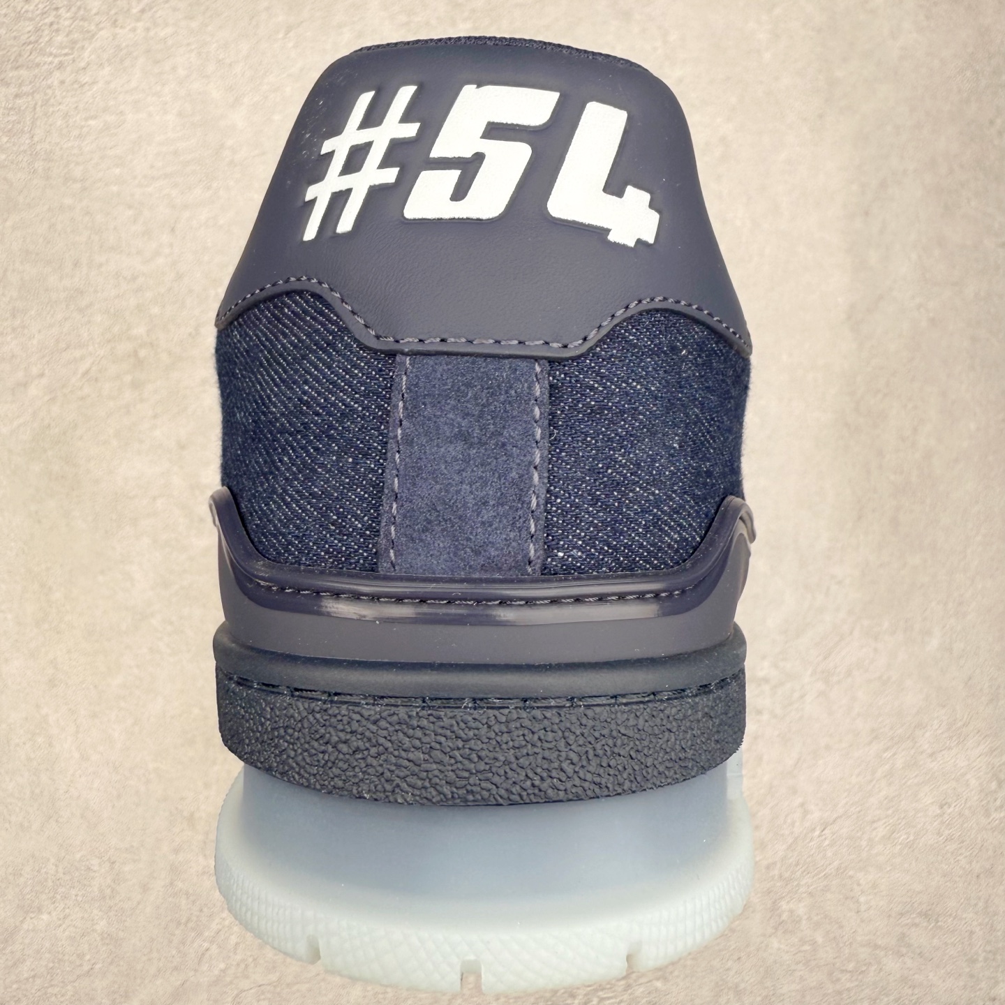 图片[8]-Louis Vuitton Trainer lv时装走秀运动鞋 完美鞋型超高的清洁度 零毛边线头瑕疵 全套原楦原纸版原鞋开模 全网最具灵魂的版型 正确原装黄色鞋盒 正确中底印花 鞋面印花3D高频深度立体 全鞋电脑针车 紧密相连 针距密度一致 环保乳胶注塑鞋垫 厚度脚感还原原版 皮面裁剪部位 统一油边封口工艺 原装橡胶大底含胶量大底组合零偏差 专柜全套包装 防尘袋 说明书 质保卡 男女鞋 尺码：35 36 37 38 39 40 41 42 43 44 45-选品中心