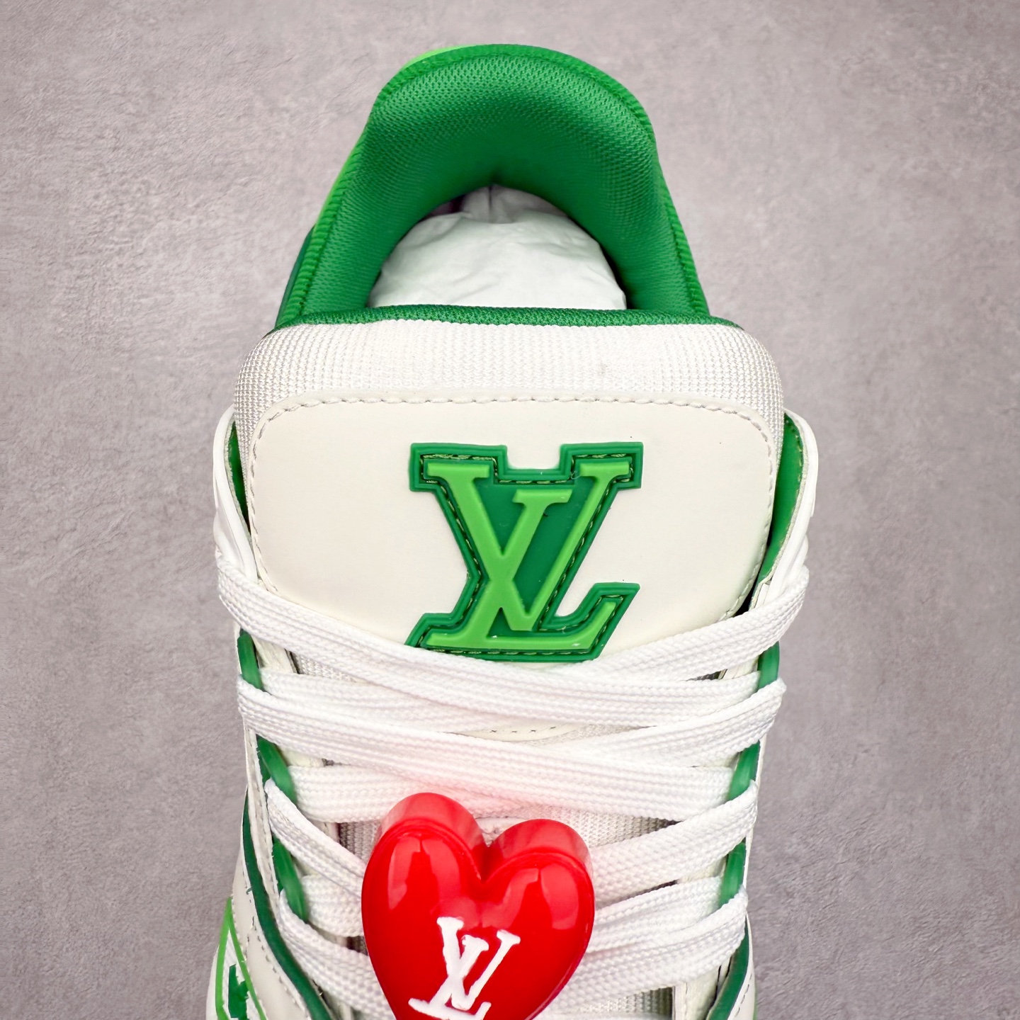 图片[5]-Louis Vuitton Trainer lv时装走秀运动鞋 完美鞋型超高的清洁度 零毛边线头瑕疵 全套原楦原纸版原鞋开模 全网最具灵魂的版型 正确原装黄色鞋盒 正确中底印花 鞋面印花3D高频深度立体 全鞋电脑针车 紧密相连 针距密度一致 环保乳胶注塑鞋垫 厚度脚感还原原版 皮面裁剪部位 统一油边封口工艺 原装橡胶大底含胶量大底组合零偏差 专柜全套包装 防尘袋 说明书 质保卡 男女鞋 尺码：35 36 37 38 39 40 41 42 43 44 45-选品中心