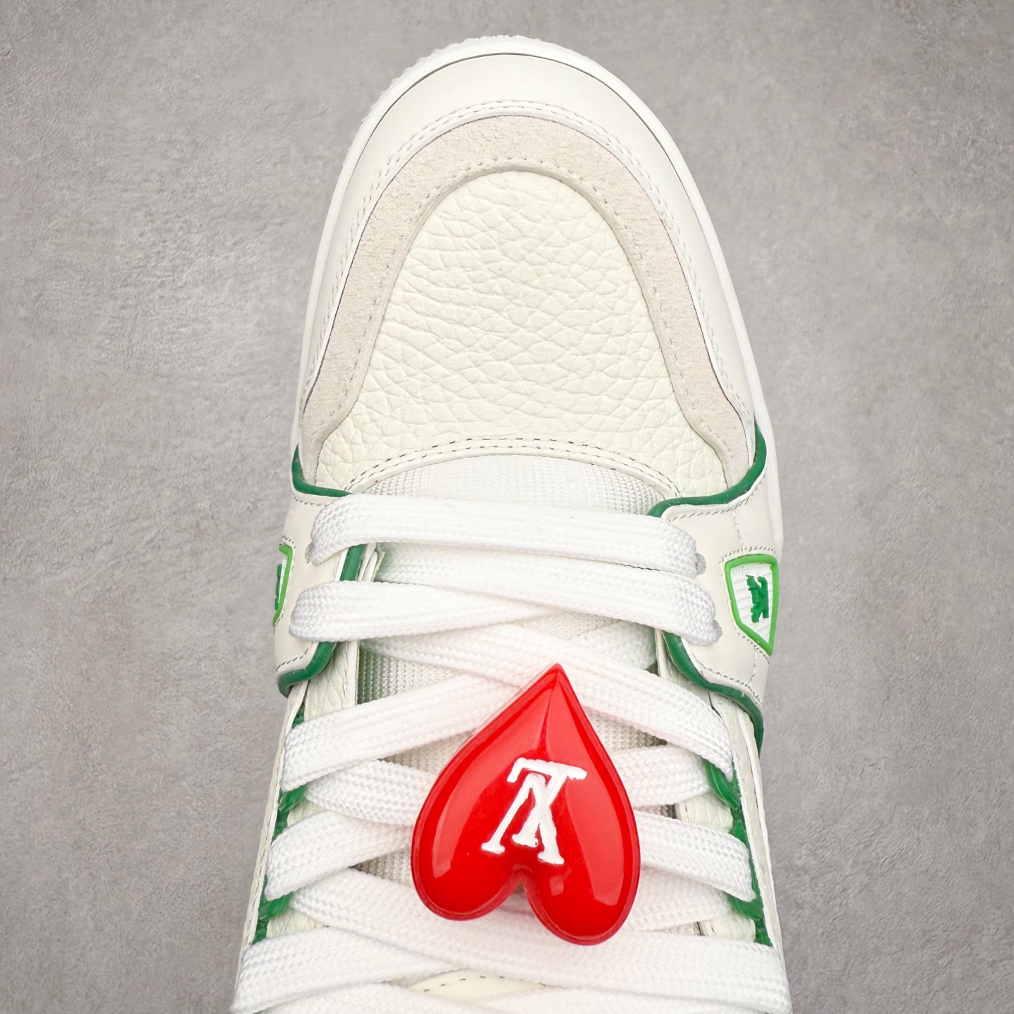 图片[4]-Louis Vuitton Trainer lv时装走秀运动鞋 完美鞋型超高的清洁度 零毛边线头瑕疵 全套原楦原纸版原鞋开模 全网最具灵魂的版型 正确原装黄色鞋盒 正确中底印花 鞋面印花3D高频深度立体 全鞋电脑针车 紧密相连 针距密度一致 环保乳胶注塑鞋垫 厚度脚感还原原版 皮面裁剪部位 统一油边封口工艺 原装橡胶大底含胶量大底组合零偏差 专柜全套包装 防尘袋 说明书 质保卡 男女鞋 尺码：35 36 37 38 39 40 41 42 43 44 45-选品中心