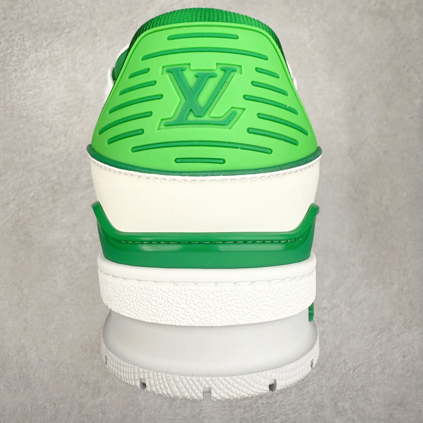 图片[8]-Louis Vuitton Trainer lv时装走秀运动鞋 完美鞋型超高的清洁度 零毛边线头瑕疵 全套原楦原纸版原鞋开模 全网最具灵魂的版型 正确原装黄色鞋盒 正确中底印花 鞋面印花3D高频深度立体 全鞋电脑针车 紧密相连 针距密度一致 环保乳胶注塑鞋垫 厚度脚感还原原版 皮面裁剪部位 统一油边封口工艺 原装橡胶大底含胶量大底组合零偏差 专柜全套包装 防尘袋 说明书 质保卡 男女鞋 尺码：35 36 37 38 39 40 41 42 43 44 45-选品中心