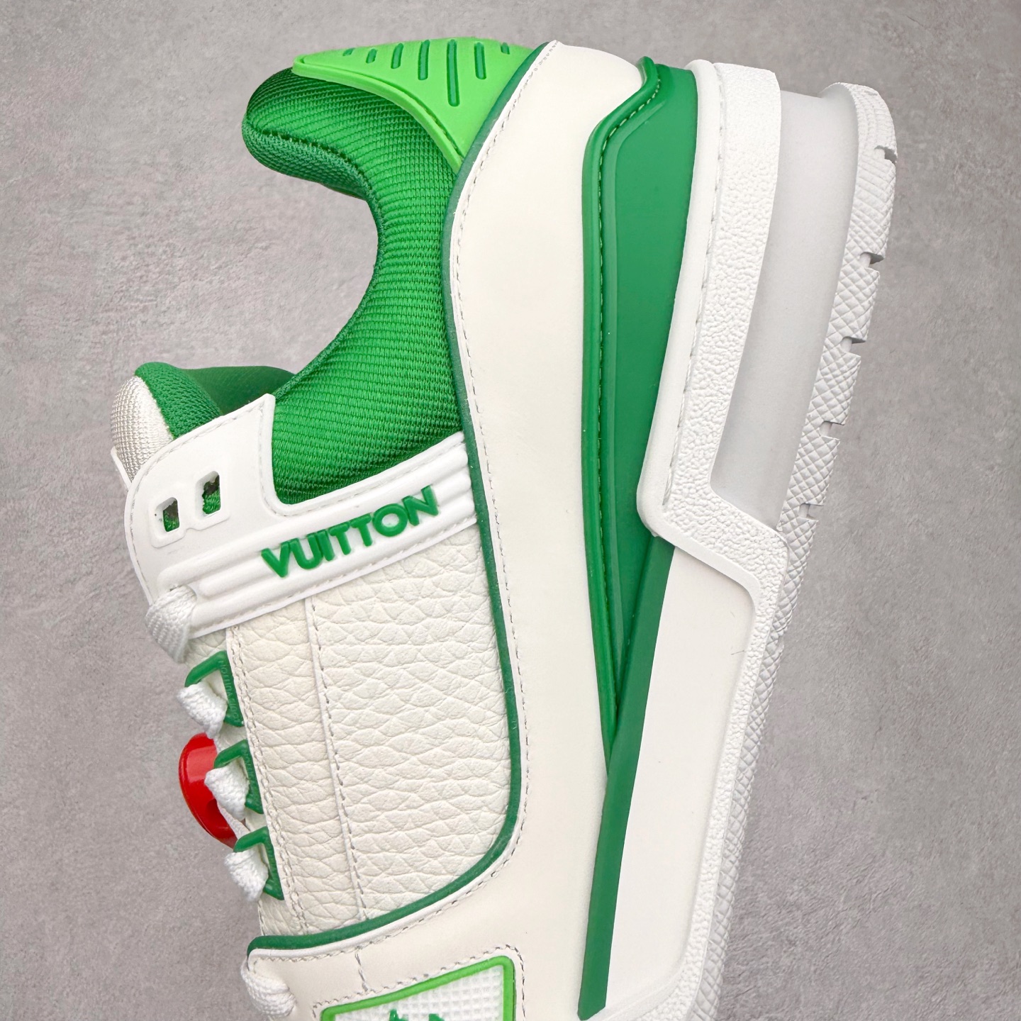 图片[7]-Louis Vuitton Trainer lv时装走秀运动鞋 完美鞋型超高的清洁度 零毛边线头瑕疵 全套原楦原纸版原鞋开模 全网最具灵魂的版型 正确原装黄色鞋盒 正确中底印花 鞋面印花3D高频深度立体 全鞋电脑针车 紧密相连 针距密度一致 环保乳胶注塑鞋垫 厚度脚感还原原版 皮面裁剪部位 统一油边封口工艺 原装橡胶大底含胶量大底组合零偏差 专柜全套包装 防尘袋 说明书 质保卡 男女鞋 尺码：35 36 37 38 39 40 41 42 43 44 45-选品中心