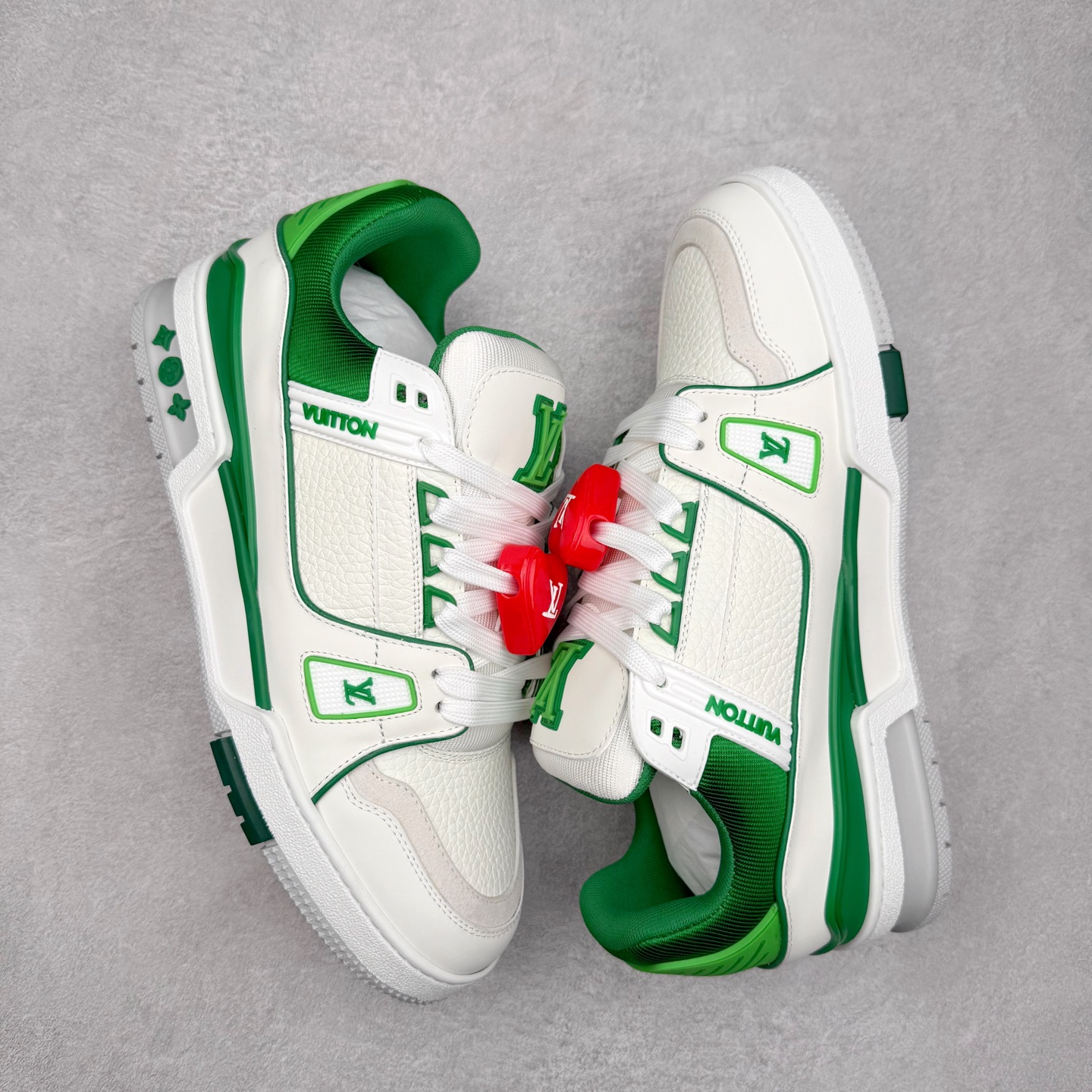 图片[3]-Louis Vuitton Trainer lv时装走秀运动鞋 完美鞋型超高的清洁度 零毛边线头瑕疵 全套原楦原纸版原鞋开模 全网最具灵魂的版型 正确原装黄色鞋盒 正确中底印花 鞋面印花3D高频深度立体 全鞋电脑针车 紧密相连 针距密度一致 环保乳胶注塑鞋垫 厚度脚感还原原版 皮面裁剪部位 统一油边封口工艺 原装橡胶大底含胶量大底组合零偏差 专柜全套包装 防尘袋 说明书 质保卡 男女鞋 尺码：35 36 37 38 39 40 41 42 43 44 45-选品中心