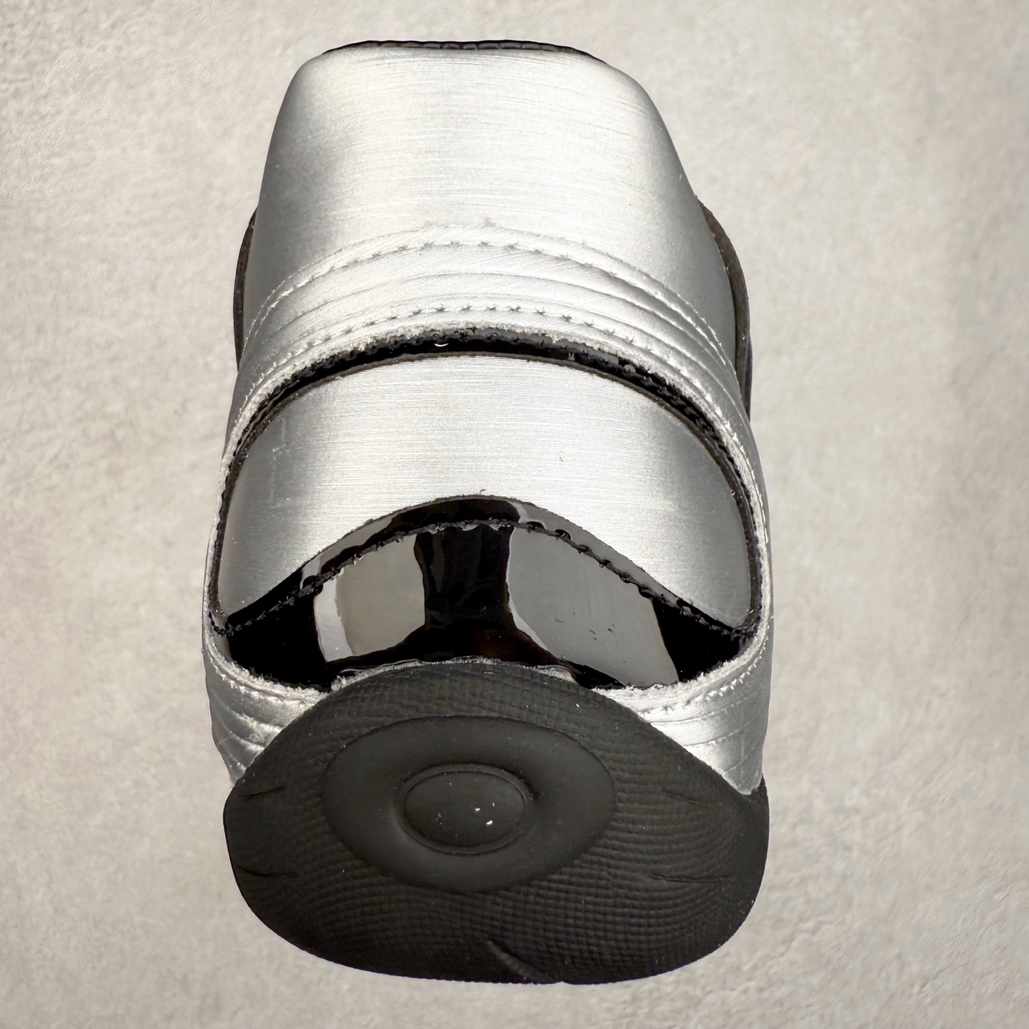 图片[8]-OLD ORDER Turbo-Lite芭蕾复古百搭德训鞋日常 防滑透气 低帮 生活休闲鞋 男女同款 OLD ORDER成立于2019年，其品牌含义为“|日秩序”——源于我们对现在过于整齐有序的环境秩序，每个人都循规蹈矩地活着产生的一种自我反省。品牌缩写为OO，即 ∞，意味着思想，格局，眼界的无穷大，足以让我们跳出现有的条条框框，将过于整齐有序的上世纪文化与未来趋势重组，让日时秩序下的自由在衣物上得以体现。而绝妙的改制手法，更是强调着我们对“抛开社会所加给人的包裹，还原本真自我”的美好追求，朋克运动和嬉皮士精神也在这个探索的过程中，与成衣设计融合为一体。实拍调校N版已经零色差零失真 百分百还原实物色彩所见即所得 不存在货不对板色差等低级问题 选购参考实物拍摄 不混卖不参货 只用心做好货严格选品 承诺混一赔十 尺码：36 36.5 37.5 38 38.5 39 40 40.5 41 42 42.5 43 44 44.5 45-选品中心