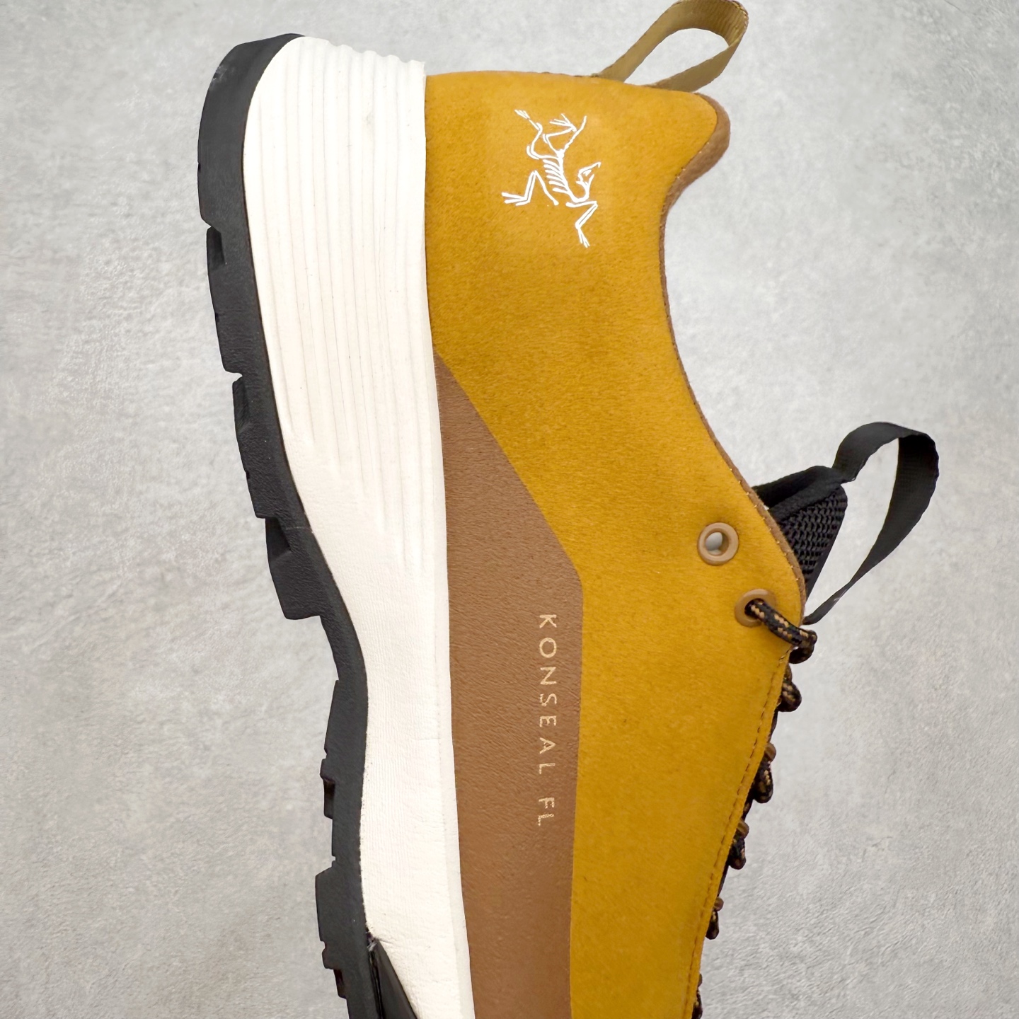 图片[6]-＃HP Arcteryx Konseal FL 2 Gore-Tex 始祖鸟户外防水透气低帮徒步登山鞋 Arcteryx中文名始祖鸟 加拿大户外服饰品牌 1989年创立于加拿大温哥华 始祖鸟来自加拿大海岸山脉 植根高山的专业户外品牌 始终秉承对精湛设计和工艺孜孜以求的准则 从1989年创立至今 Arcteryx始终不断在产品设计与做工上不惜工本 以满足始祖鸟的标准 品质、设计以及精简的理念造就了其良好的性能 并能满足严苛环境下的使用需求 尺码：39 40 41 42 43 44 45-选品中心