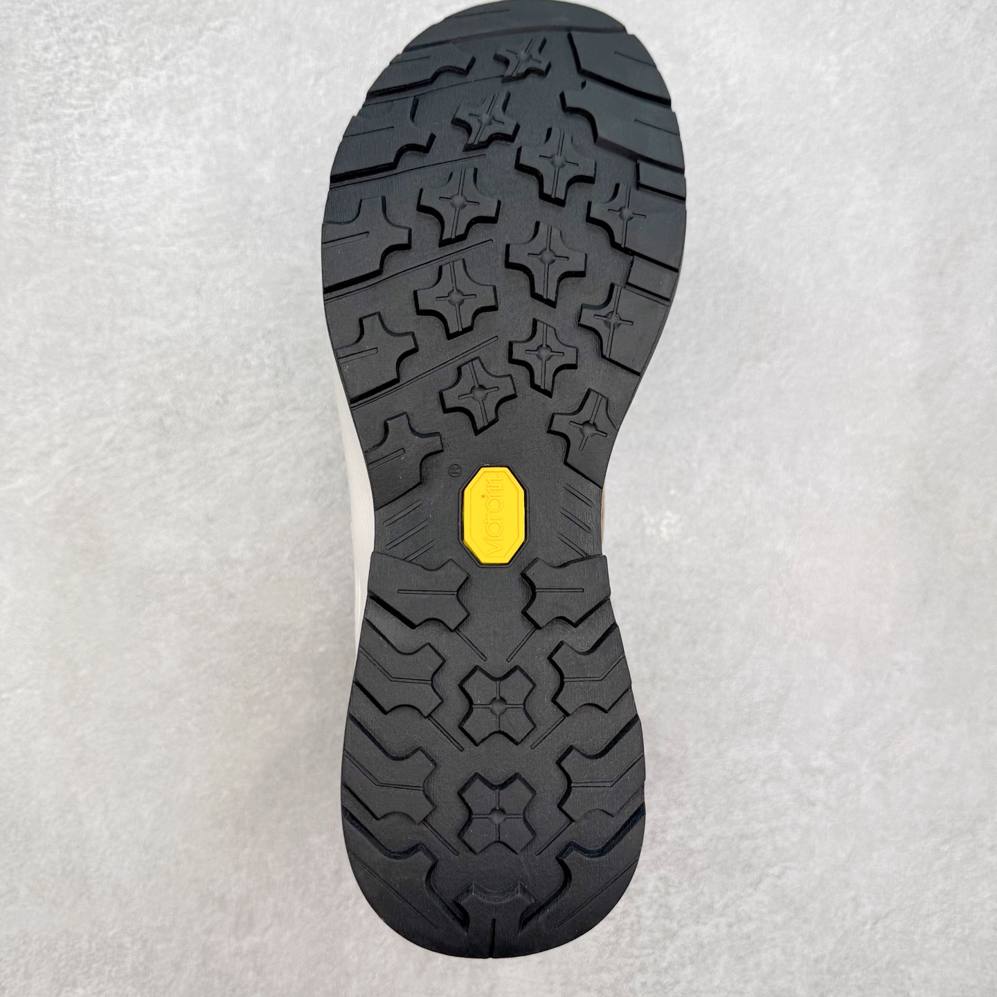 图片[9]-＃HP Arcteryx Konseal FL 2 Gore-Tex 始祖鸟户外防水透气低帮徒步登山鞋 Arcteryx中文名始祖鸟 加拿大户外服饰品牌 1989年创立于加拿大温哥华 始祖鸟来自加拿大海岸山脉 植根高山的专业户外品牌 始终秉承对精湛设计和工艺孜孜以求的准则 从1989年创立至今 Arcteryx始终不断在产品设计与做工上不惜工本 以满足始祖鸟的标准 品质、设计以及精简的理念造就了其良好的性能 并能满足严苛环境下的使用需求 尺码：39 40 41 42 43 44 45-选品中心