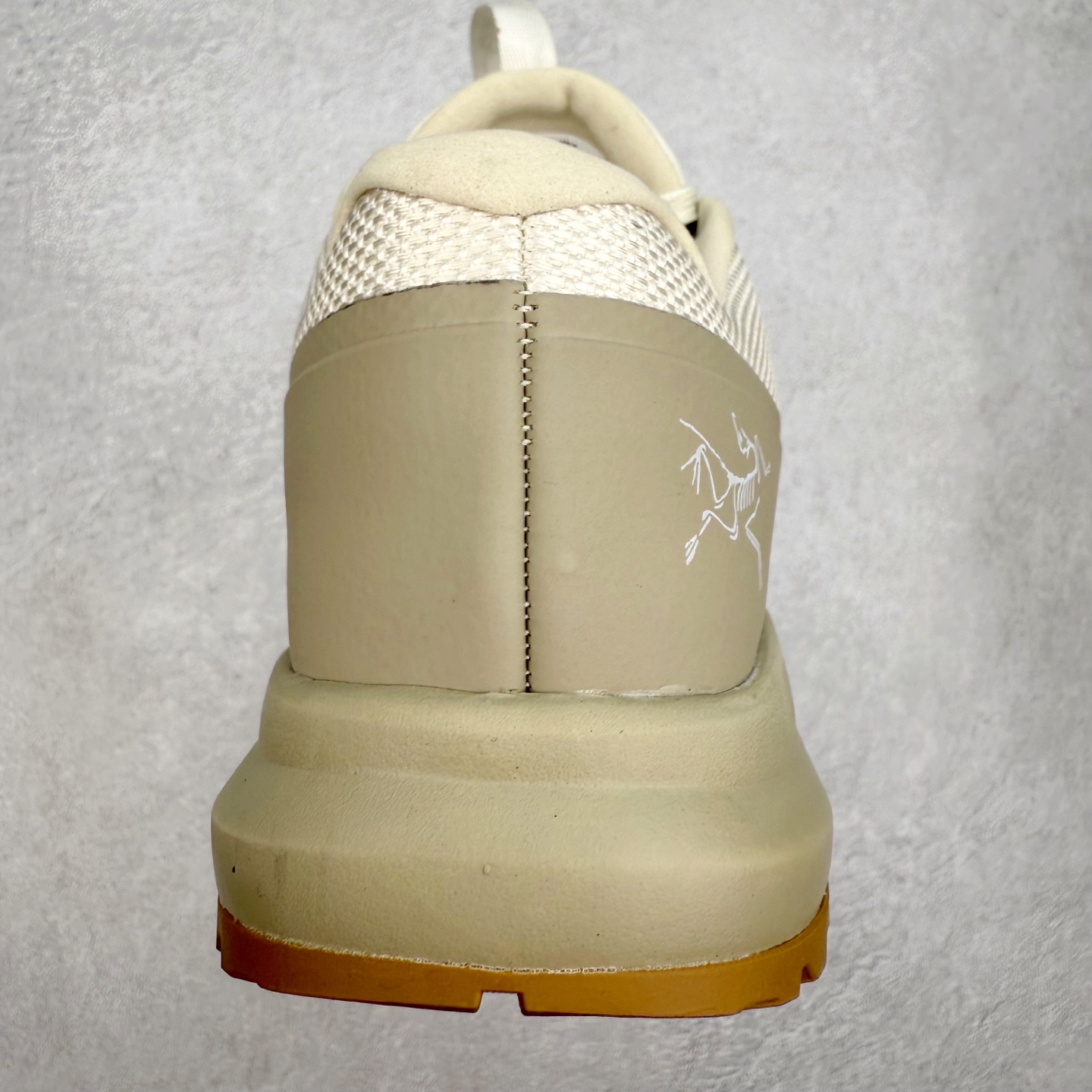 图片[8]-＃HP Arcteryx Aerios GTX 始祖鸟户外防水透气低帮徒步登山鞋 Arcteryx中文名始祖鸟 加拿大户外服饰品牌 1989年创立于加拿大温哥华 始祖鸟来自加拿大海岸山脉 植根高山的专业户外品牌 始终秉承对精湛设计和工艺孜孜以求的准则 从1989年创立至今 Arcteryx始终不断在产品设计与做工上不惜工本 以满足始祖鸟的标准 品质、设计以及精简的理念造就了其良好的性能 并能满足严苛环境下的使用需求 尺码：39 40 41 42 43 44 45-选品中心