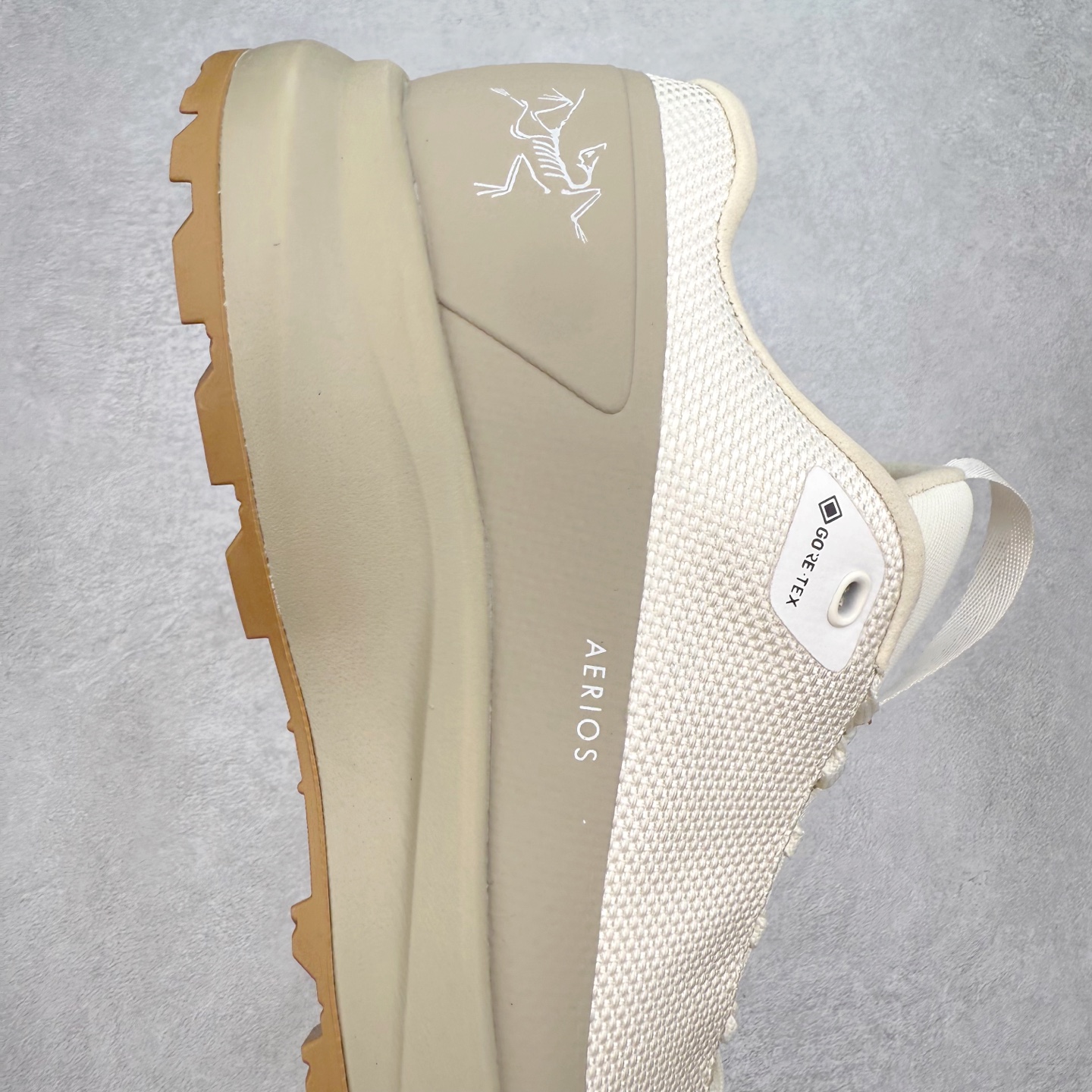 图片[6]-＃HP Arcteryx Aerios GTX 始祖鸟户外防水透气低帮徒步登山鞋 Arcteryx中文名始祖鸟 加拿大户外服饰品牌 1989年创立于加拿大温哥华 始祖鸟来自加拿大海岸山脉 植根高山的专业户外品牌 始终秉承对精湛设计和工艺孜孜以求的准则 从1989年创立至今 Arcteryx始终不断在产品设计与做工上不惜工本 以满足始祖鸟的标准 品质、设计以及精简的理念造就了其良好的性能 并能满足严苛环境下的使用需求 尺码：39 40 41 42 43 44 45-选品中心