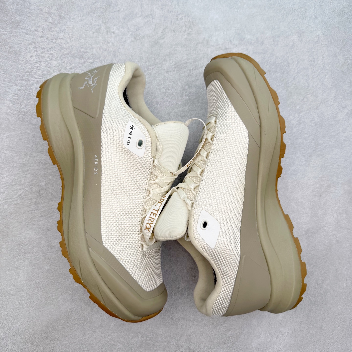 图片[3]-＃HP Arcteryx Aerios GTX 始祖鸟户外防水透气低帮徒步登山鞋 Arcteryx中文名始祖鸟 加拿大户外服饰品牌 1989年创立于加拿大温哥华 始祖鸟来自加拿大海岸山脉 植根高山的专业户外品牌 始终秉承对精湛设计和工艺孜孜以求的准则 从1989年创立至今 Arcteryx始终不断在产品设计与做工上不惜工本 以满足始祖鸟的标准 品质、设计以及精简的理念造就了其良好的性能 并能满足严苛环境下的使用需求 尺码：39 40 41 42 43 44 45-选品中心