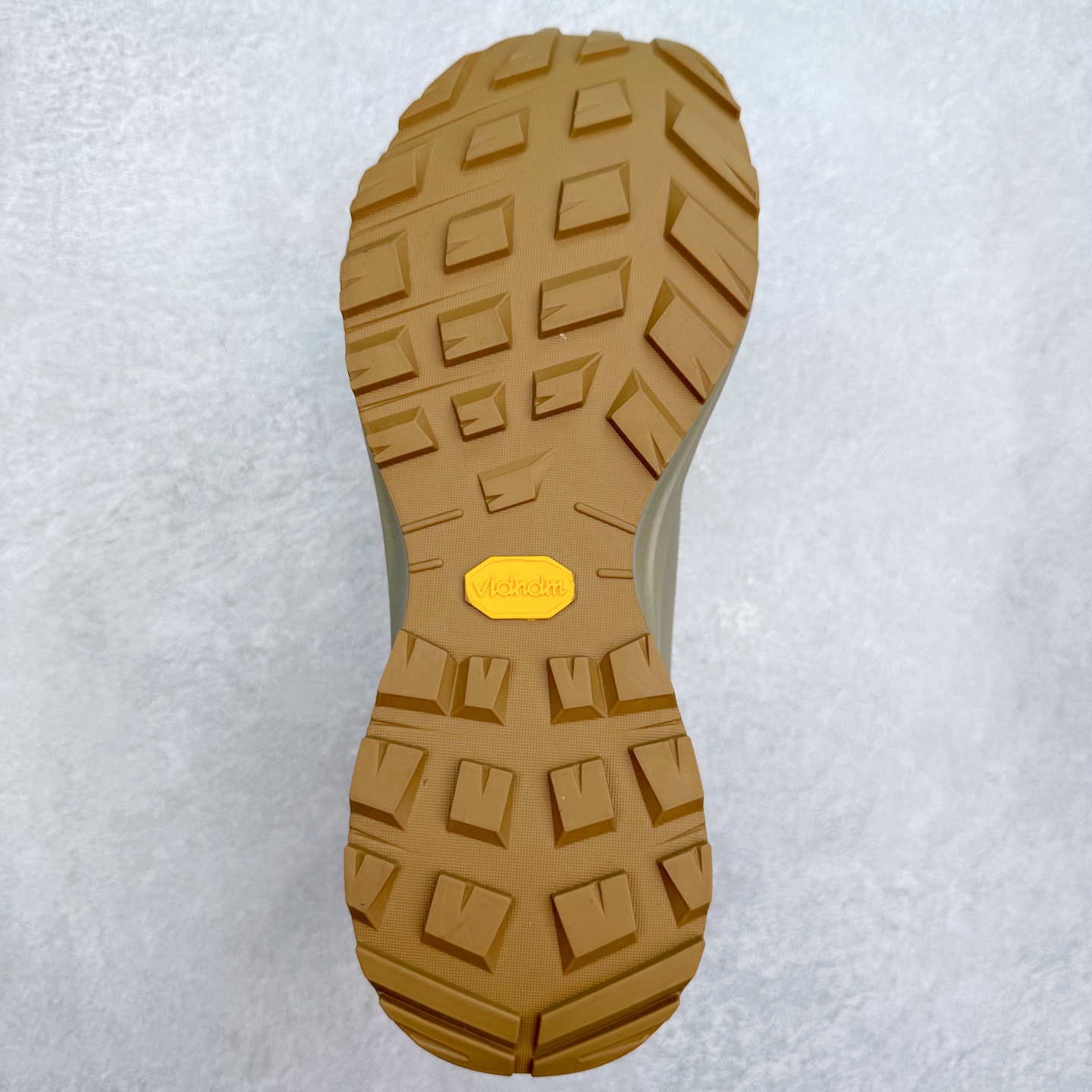 图片[9]-＃HP Arcteryx Aerios GTX 始祖鸟户外防水透气低帮徒步登山鞋 Arcteryx中文名始祖鸟 加拿大户外服饰品牌 1989年创立于加拿大温哥华 始祖鸟来自加拿大海岸山脉 植根高山的专业户外品牌 始终秉承对精湛设计和工艺孜孜以求的准则 从1989年创立至今 Arcteryx始终不断在产品设计与做工上不惜工本 以满足始祖鸟的标准 品质、设计以及精简的理念造就了其良好的性能 并能满足严苛环境下的使用需求 尺码：39 40 41 42 43 44 45-选品中心