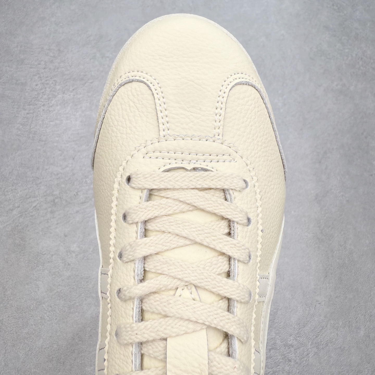 图片[4]-＃C版 Asics Onitsuka Tiger MEXICO 66 亚瑟士鬼冢虎复古经典板鞋 市场王者选手 海外订单工厂出品 长期生产补货永不断码 超成熟稳定的做工品控 原装全套纸板楦头开发 原汁原味 完美呈现版型 私模正确鞋底咬花纹路 一比一鞋头弧度高度鞋身弧度 绝不口嗨 细节品控鞋型随意秒杀市面 原档咬花纹路私模大底 一个单元有六个三角形 总体形拼接呈现花瓣状 官方四联吊牌 原装Ortholite轻量化鞋垫 原盒原配 质保卡 说明书 钢印防尘纸 纸板中底带钢印 乳胶组合鞋垫 支持全方位的对比专柜 产品从款式颜色造型上体现出追求舒适和细节的完美 鞋类更是推崇手工制作的严谨与完美 融舒适性与可穿性的设计风格 注重细节的完美和别致魅力 既保持稳重 又不失轻松的时尚感 尺码：36 37 37.5 38 39 39.5 40 40.5 41.5 42 42.5 43.5 44 45-选品中心