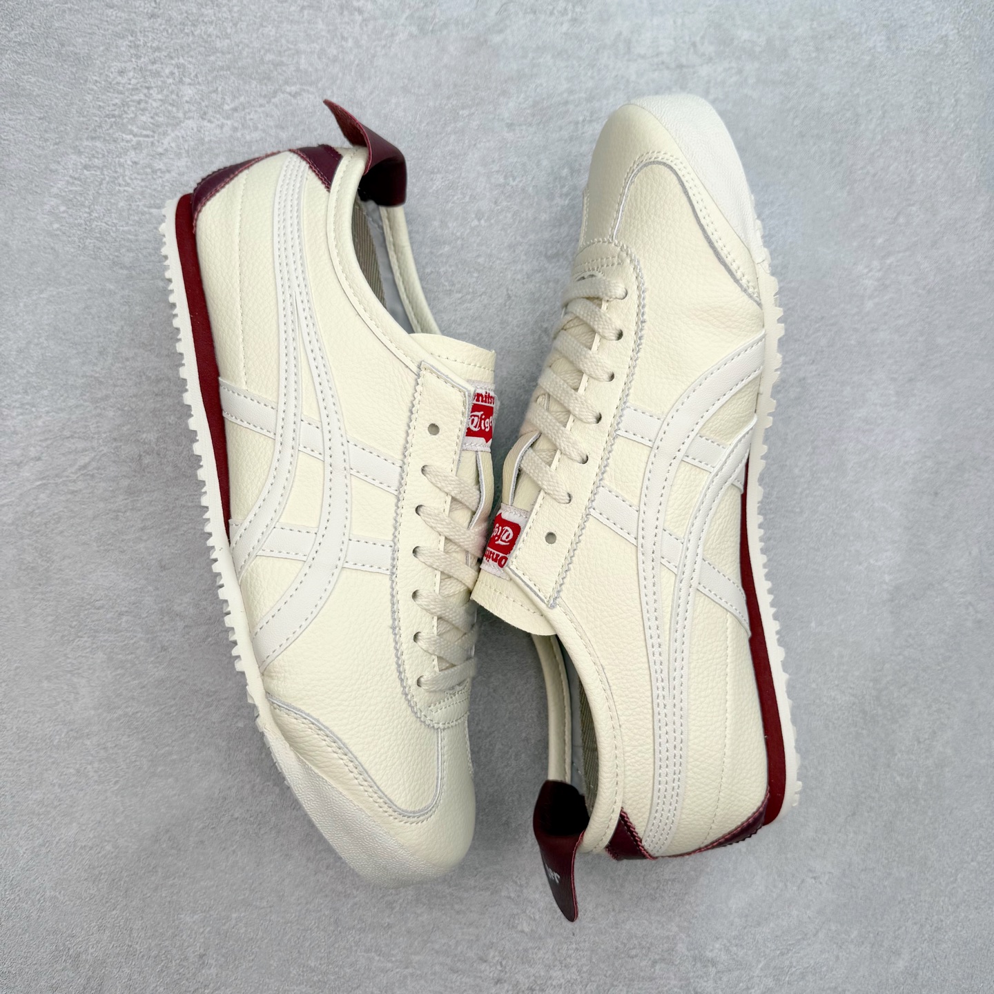 图片[3]-＃C版 Asics Onitsuka Tiger MEXICO 66 亚瑟士鬼冢虎复古经典板鞋 市场王者选手 海外订单工厂出品 长期生产补货永不断码 超成熟稳定的做工品控 原装全套纸板楦头开发 原汁原味 完美呈现版型 私模正确鞋底咬花纹路 一比一鞋头弧度高度鞋身弧度 绝不口嗨 细节品控鞋型随意秒杀市面 原档咬花纹路私模大底 一个单元有六个三角形 总体形拼接呈现花瓣状 官方四联吊牌 原装Ortholite轻量化鞋垫 原盒原配 质保卡 说明书 钢印防尘纸 纸板中底带钢印 乳胶组合鞋垫 支持全方位的对比专柜 产品从款式颜色造型上体现出追求舒适和细节的完美 鞋类更是推崇手工制作的严谨与完美 融舒适性与可穿性的设计风格 注重细节的完美和别致魅力 既保持稳重 又不失轻松的时尚感 尺码：36 37 37.5 38 39 39.5 40 40.5 41.5 42 42.5 43.5 44 45-选品中心