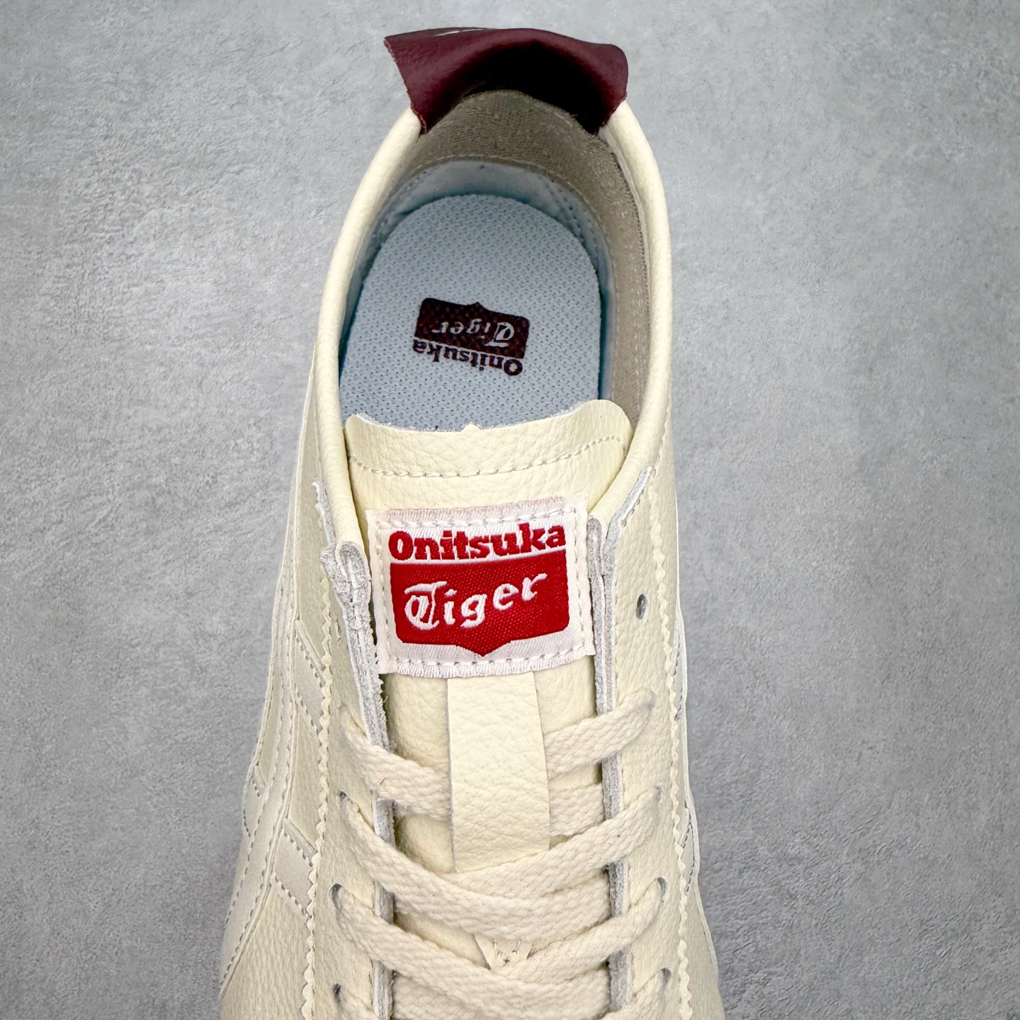 图片[5]-＃C版 Asics Onitsuka Tiger MEXICO 66 亚瑟士鬼冢虎复古经典板鞋 市场王者选手 海外订单工厂出品 长期生产补货永不断码 超成熟稳定的做工品控 原装全套纸板楦头开发 原汁原味 完美呈现版型 私模正确鞋底咬花纹路 一比一鞋头弧度高度鞋身弧度 绝不口嗨 细节品控鞋型随意秒杀市面 原档咬花纹路私模大底 一个单元有六个三角形 总体形拼接呈现花瓣状 官方四联吊牌 原装Ortholite轻量化鞋垫 原盒原配 质保卡 说明书 钢印防尘纸 纸板中底带钢印 乳胶组合鞋垫 支持全方位的对比专柜 产品从款式颜色造型上体现出追求舒适和细节的完美 鞋类更是推崇手工制作的严谨与完美 融舒适性与可穿性的设计风格 注重细节的完美和别致魅力 既保持稳重 又不失轻松的时尚感 尺码：36 37 37.5 38 39 39.5 40 40.5 41.5 42 42.5 43.5 44 45-选品中心