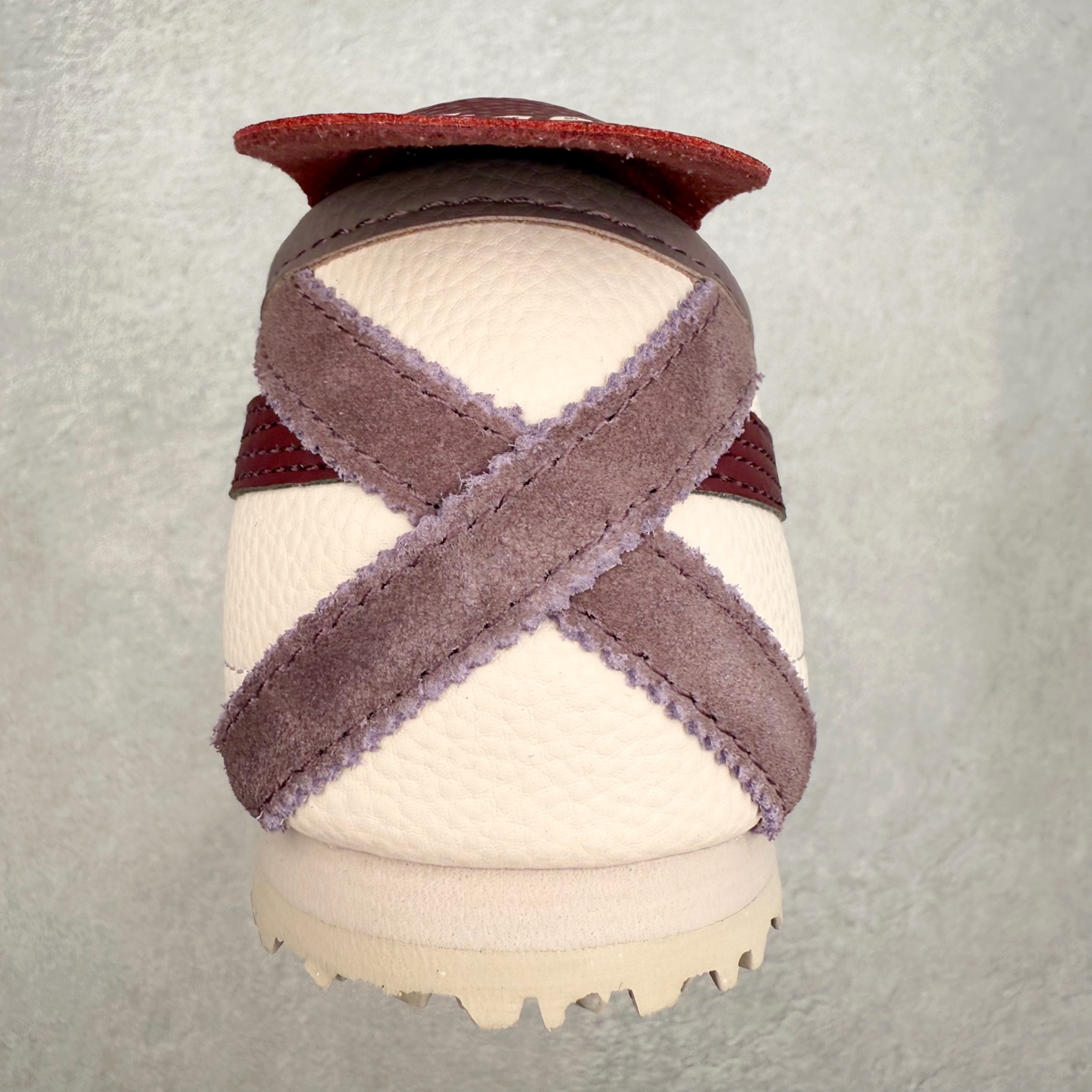 图片[8]-＃C版 Asics Onitsuka Tiger MEXICO 66 亚瑟士鬼冢虎复古经典板鞋 市场王者选手 海外订单工厂出品 长期生产补货永不断码 超成熟稳定的做工品控 原装全套纸板楦头开发 原汁原味 完美呈现版型 私模正确鞋底咬花纹路 一比一鞋头弧度高度鞋身弧度 绝不口嗨 细节品控鞋型随意秒杀市面 原档咬花纹路私模大底 一个单元有六个三角形 总体形拼接呈现花瓣状 官方四联吊牌 原装Ortholite轻量化鞋垫 原盒原配 质保卡 说明书 钢印防尘纸 纸板中底带钢印 乳胶组合鞋垫 支持全方位的对比专柜 产品从款式颜色造型上体现出追求舒适和细节的完美 鞋类更是推崇手工制作的严谨与完美 融舒适性与可穿性的设计风格 注重细节的完美和别致魅力 既保持稳重 又不失轻松的时尚感 尺码：36 37 37.5 38 39 39.5 40 40.5 41.5 42 42.5 43.5 44 45-选品中心