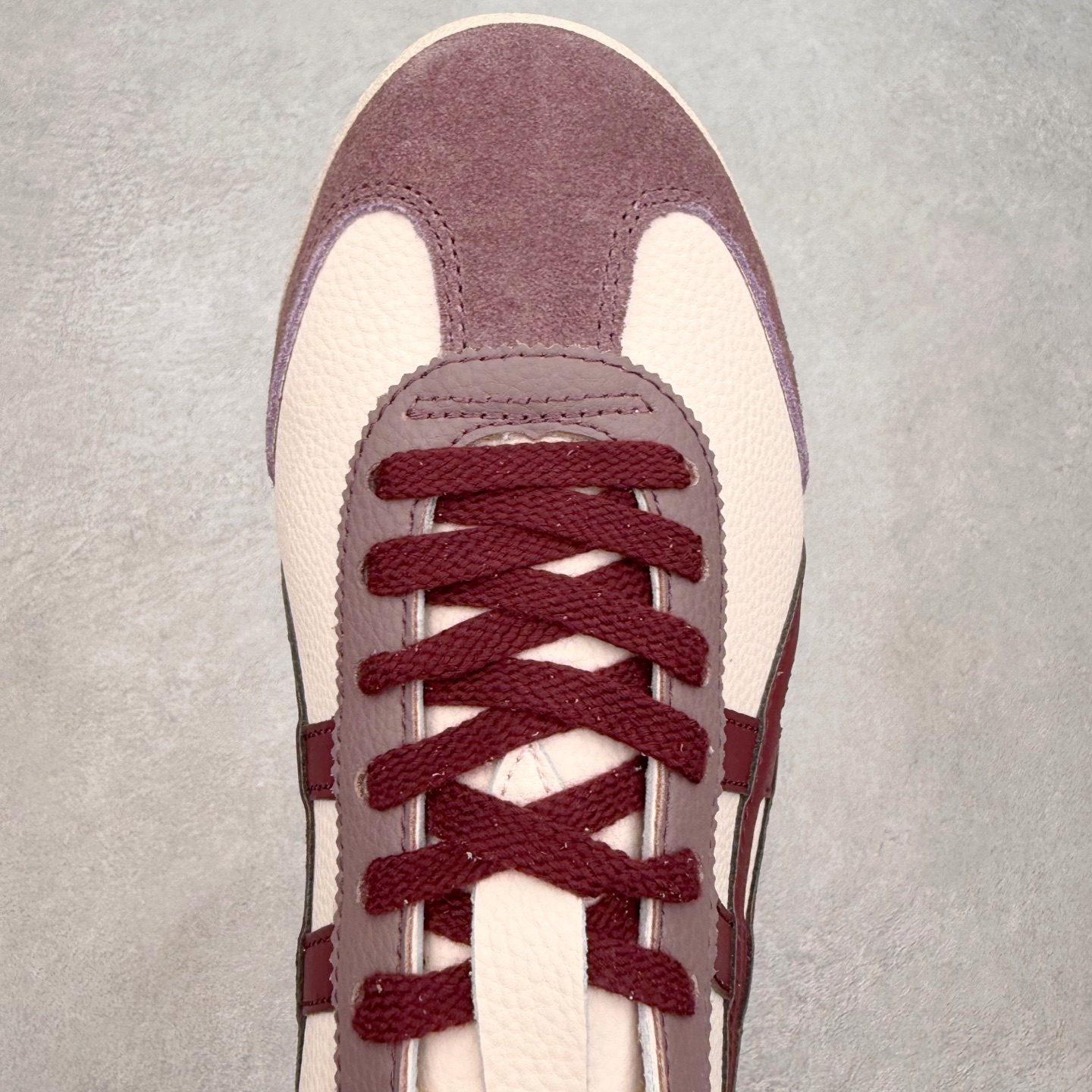 图片[4]-＃C版 Asics Onitsuka Tiger MEXICO 66 亚瑟士鬼冢虎复古经典板鞋 市场王者选手 海外订单工厂出品 长期生产补货永不断码 超成熟稳定的做工品控 原装全套纸板楦头开发 原汁原味 完美呈现版型 私模正确鞋底咬花纹路 一比一鞋头弧度高度鞋身弧度 绝不口嗨 细节品控鞋型随意秒杀市面 原档咬花纹路私模大底 一个单元有六个三角形 总体形拼接呈现花瓣状 官方四联吊牌 原装Ortholite轻量化鞋垫 原盒原配 质保卡 说明书 钢印防尘纸 纸板中底带钢印 乳胶组合鞋垫 支持全方位的对比专柜 产品从款式颜色造型上体现出追求舒适和细节的完美 鞋类更是推崇手工制作的严谨与完美 融舒适性与可穿性的设计风格 注重细节的完美和别致魅力 既保持稳重 又不失轻松的时尚感 尺码：36 37 37.5 38 39 39.5 40 40.5 41.5 42 42.5 43.5 44 45-选品中心