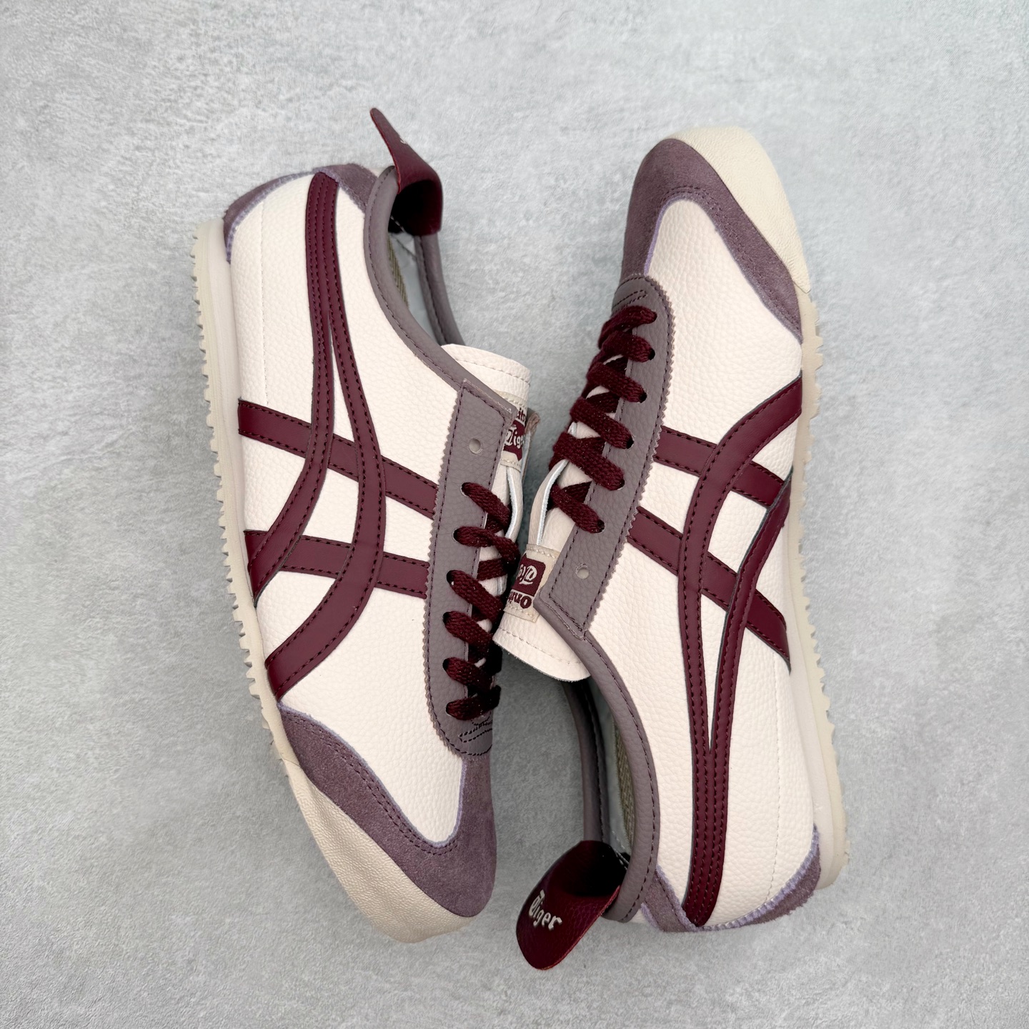 图片[3]-＃C版 Asics Onitsuka Tiger MEXICO 66 亚瑟士鬼冢虎复古经典板鞋 市场王者选手 海外订单工厂出品 长期生产补货永不断码 超成熟稳定的做工品控 原装全套纸板楦头开发 原汁原味 完美呈现版型 私模正确鞋底咬花纹路 一比一鞋头弧度高度鞋身弧度 绝不口嗨 细节品控鞋型随意秒杀市面 原档咬花纹路私模大底 一个单元有六个三角形 总体形拼接呈现花瓣状 官方四联吊牌 原装Ortholite轻量化鞋垫 原盒原配 质保卡 说明书 钢印防尘纸 纸板中底带钢印 乳胶组合鞋垫 支持全方位的对比专柜 产品从款式颜色造型上体现出追求舒适和细节的完美 鞋类更是推崇手工制作的严谨与完美 融舒适性与可穿性的设计风格 注重细节的完美和别致魅力 既保持稳重 又不失轻松的时尚感 尺码：36 37 37.5 38 39 39.5 40 40.5 41.5 42 42.5 43.5 44 45-选品中心