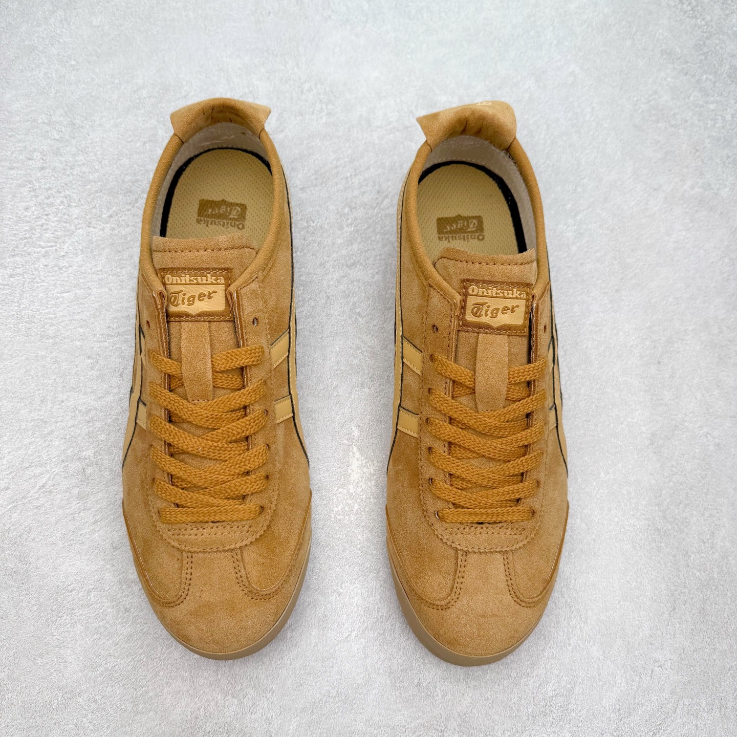 图片[2]-＃C版 Asics Onitsuka Tiger MEXICO 66 亚瑟士鬼冢虎复古经典板鞋 市场王者选手 海外订单工厂出品 长期生产补货永不断码 超成熟稳定的做工品控 原装全套纸板楦头开发 原汁原味 完美呈现版型 私模正确鞋底咬花纹路 一比一鞋头弧度高度鞋身弧度 绝不口嗨 细节品控鞋型随意秒杀市面 原档咬花纹路私模大底 一个单元有六个三角形 总体形拼接呈现花瓣状 官方四联吊牌 原装Ortholite轻量化鞋垫 原盒原配 质保卡 说明书 钢印防尘纸 纸板中底带钢印 乳胶组合鞋垫 支持全方位的对比专柜 产品从款式颜色造型上体现出追求舒适和细节的完美 鞋类更是推崇手工制作的严谨与完美 融舒适性与可穿性的设计风格 注重细节的完美和别致魅力 既保持稳重 又不失轻松的时尚感 尺码：36 37 37.5 38 39 39.5 40 40.5 41.5 42 42.5 43.5 44 45-选品中心