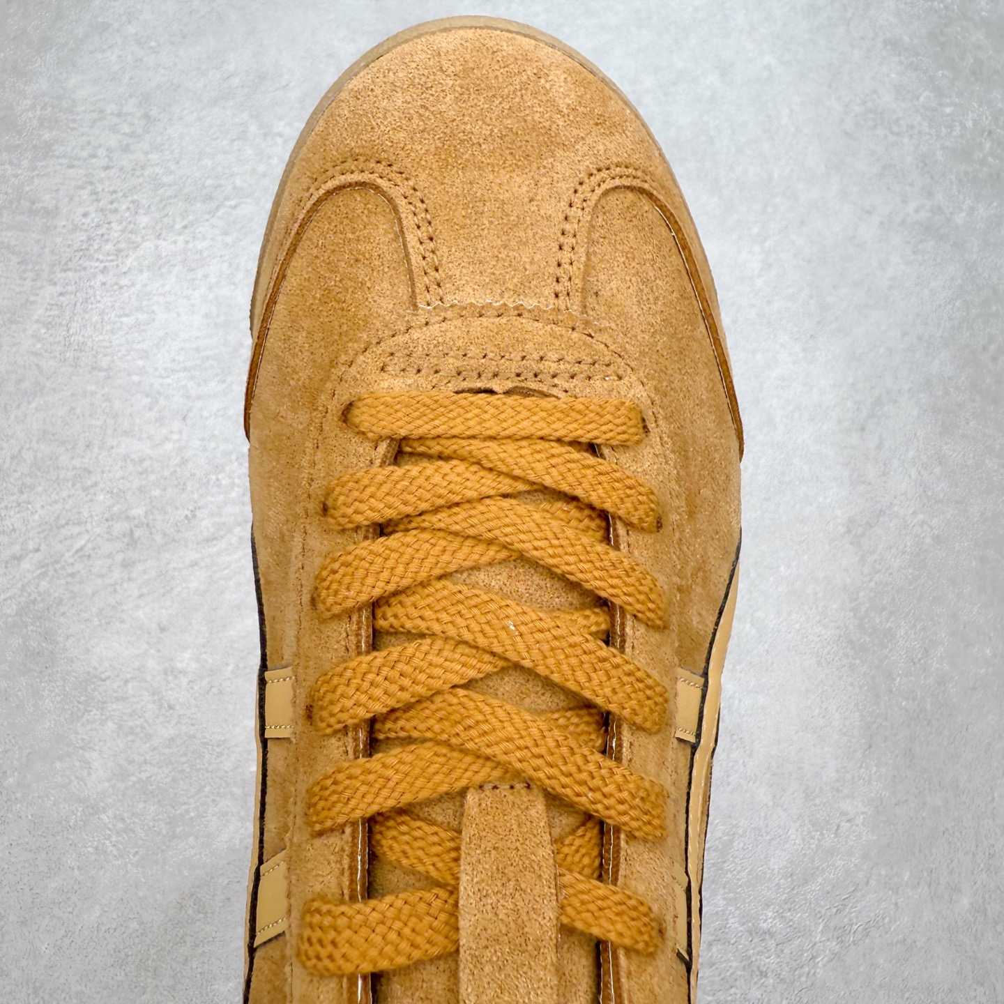 图片[4]-＃C版 Asics Onitsuka Tiger MEXICO 66 亚瑟士鬼冢虎复古经典板鞋 市场王者选手 海外订单工厂出品 长期生产补货永不断码 超成熟稳定的做工品控 原装全套纸板楦头开发 原汁原味 完美呈现版型 私模正确鞋底咬花纹路 一比一鞋头弧度高度鞋身弧度 绝不口嗨 细节品控鞋型随意秒杀市面 原档咬花纹路私模大底 一个单元有六个三角形 总体形拼接呈现花瓣状 官方四联吊牌 原装Ortholite轻量化鞋垫 原盒原配 质保卡 说明书 钢印防尘纸 纸板中底带钢印 乳胶组合鞋垫 支持全方位的对比专柜 产品从款式颜色造型上体现出追求舒适和细节的完美 鞋类更是推崇手工制作的严谨与完美 融舒适性与可穿性的设计风格 注重细节的完美和别致魅力 既保持稳重 又不失轻松的时尚感 尺码：36 37 37.5 38 39 39.5 40 40.5 41.5 42 42.5 43.5 44 45-选品中心