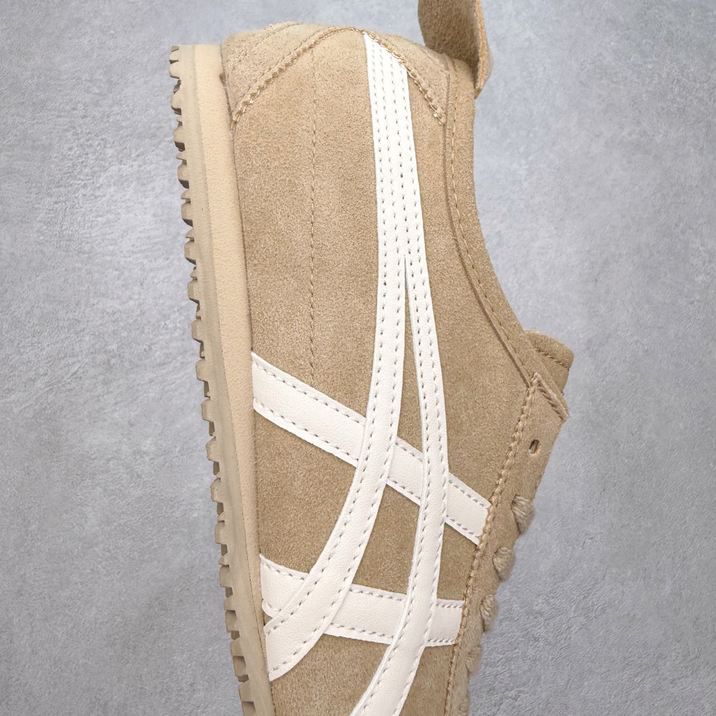 图片[6]-＃C版 Asics Onitsuka Tiger MEXICO 66 亚瑟士鬼冢虎复古经典板鞋 市场王者选手 海外订单工厂出品 长期生产补货永不断码 超成熟稳定的做工品控 原装全套纸板楦头开发 原汁原味 完美呈现版型 私模正确鞋底咬花纹路 一比一鞋头弧度高度鞋身弧度 绝不口嗨 细节品控鞋型随意秒杀市面 原档咬花纹路私模大底 一个单元有六个三角形 总体形拼接呈现花瓣状 官方四联吊牌 原装Ortholite轻量化鞋垫 原盒原配 质保卡 说明书 钢印防尘纸 纸板中底带钢印 乳胶组合鞋垫 支持全方位的对比专柜 产品从款式颜色造型上体现出追求舒适和细节的完美 鞋类更是推崇手工制作的严谨与完美 融舒适性与可穿性的设计风格 注重细节的完美和别致魅力 既保持稳重 又不失轻松的时尚感 尺码：36 37 37.5 38 39 39.5 40 40.5 41.5 42 42.5 43.5 44 45-选品中心
