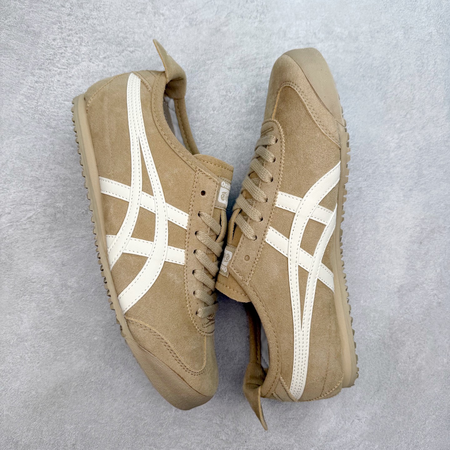 图片[3]-＃C版 Asics Onitsuka Tiger MEXICO 66 亚瑟士鬼冢虎复古经典板鞋 市场王者选手 海外订单工厂出品 长期生产补货永不断码 超成熟稳定的做工品控 原装全套纸板楦头开发 原汁原味 完美呈现版型 私模正确鞋底咬花纹路 一比一鞋头弧度高度鞋身弧度 绝不口嗨 细节品控鞋型随意秒杀市面 原档咬花纹路私模大底 一个单元有六个三角形 总体形拼接呈现花瓣状 官方四联吊牌 原装Ortholite轻量化鞋垫 原盒原配 质保卡 说明书 钢印防尘纸 纸板中底带钢印 乳胶组合鞋垫 支持全方位的对比专柜 产品从款式颜色造型上体现出追求舒适和细节的完美 鞋类更是推崇手工制作的严谨与完美 融舒适性与可穿性的设计风格 注重细节的完美和别致魅力 既保持稳重 又不失轻松的时尚感 尺码：36 37 37.5 38 39 39.5 40 40.5 41.5 42 42.5 43.5 44 45-选品中心