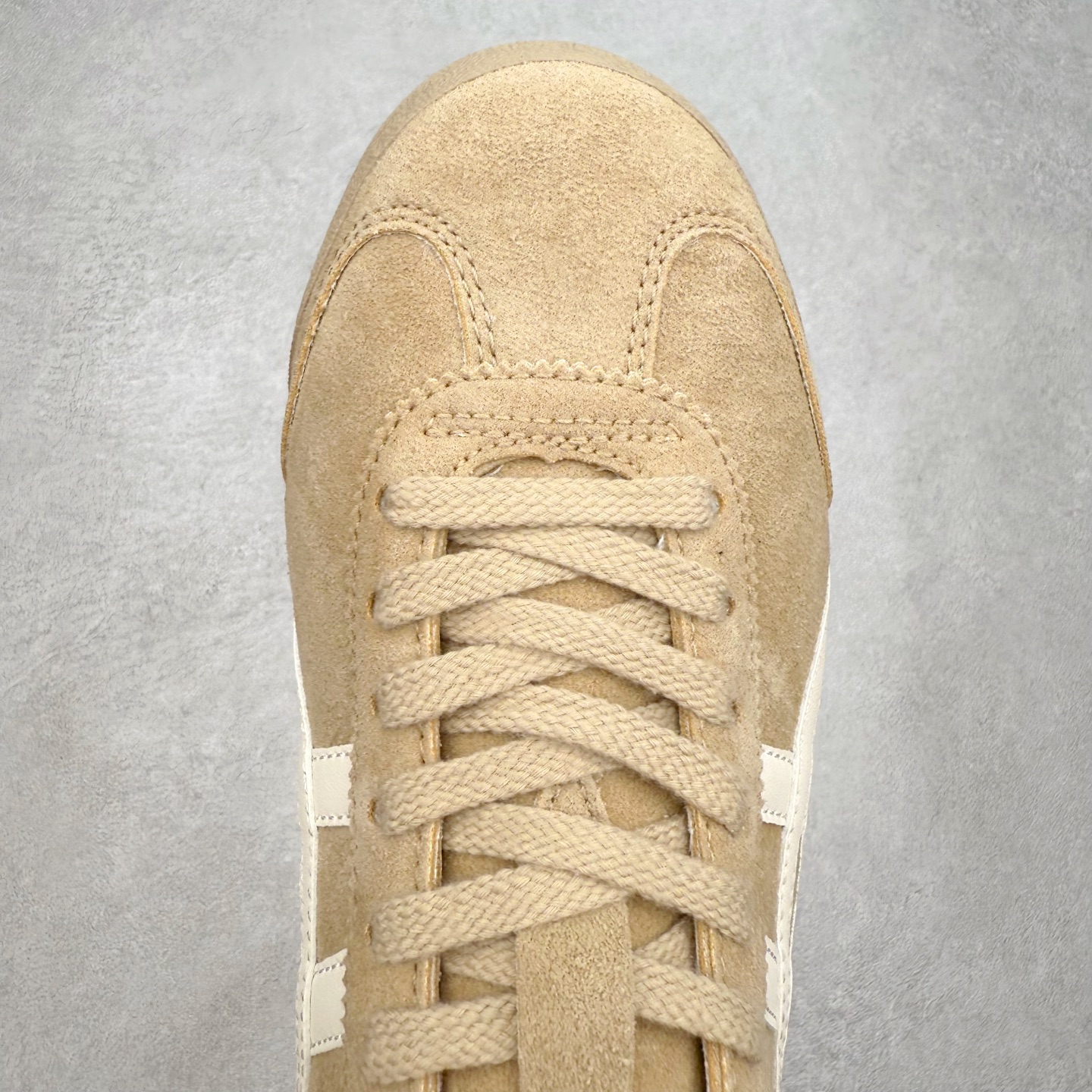 图片[4]-＃C版 Asics Onitsuka Tiger MEXICO 66 亚瑟士鬼冢虎复古经典板鞋 市场王者选手 海外订单工厂出品 长期生产补货永不断码 超成熟稳定的做工品控 原装全套纸板楦头开发 原汁原味 完美呈现版型 私模正确鞋底咬花纹路 一比一鞋头弧度高度鞋身弧度 绝不口嗨 细节品控鞋型随意秒杀市面 原档咬花纹路私模大底 一个单元有六个三角形 总体形拼接呈现花瓣状 官方四联吊牌 原装Ortholite轻量化鞋垫 原盒原配 质保卡 说明书 钢印防尘纸 纸板中底带钢印 乳胶组合鞋垫 支持全方位的对比专柜 产品从款式颜色造型上体现出追求舒适和细节的完美 鞋类更是推崇手工制作的严谨与完美 融舒适性与可穿性的设计风格 注重细节的完美和别致魅力 既保持稳重 又不失轻松的时尚感 尺码：36 37 37.5 38 39 39.5 40 40.5 41.5 42 42.5 43.5 44 45-选品中心