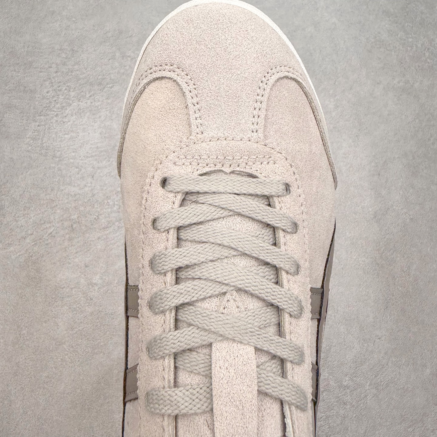 图片[4]-＃C版 Asics Onitsuka Tiger MEXICO 66 亚瑟士鬼冢虎复古经典板鞋 市场王者选手 海外订单工厂出品 长期生产补货永不断码 超成熟稳定的做工品控 原装全套纸板楦头开发 原汁原味 完美呈现版型 私模正确鞋底咬花纹路 一比一鞋头弧度高度鞋身弧度 绝不口嗨 细节品控鞋型随意秒杀市面 原档咬花纹路私模大底 一个单元有六个三角形 总体形拼接呈现花瓣状 官方四联吊牌 原装Ortholite轻量化鞋垫 原盒原配 质保卡 说明书 钢印防尘纸 纸板中底带钢印 乳胶组合鞋垫 支持全方位的对比专柜 产品从款式颜色造型上体现出追求舒适和细节的完美 鞋类更是推崇手工制作的严谨与完美 融舒适性与可穿性的设计风格 注重细节的完美和别致魅力 既保持稳重 又不失轻松的时尚感 尺码：36 37 37.5 38 39 39.5 40 40.5 41.5 42 42.5 43.5 44 45-选品中心