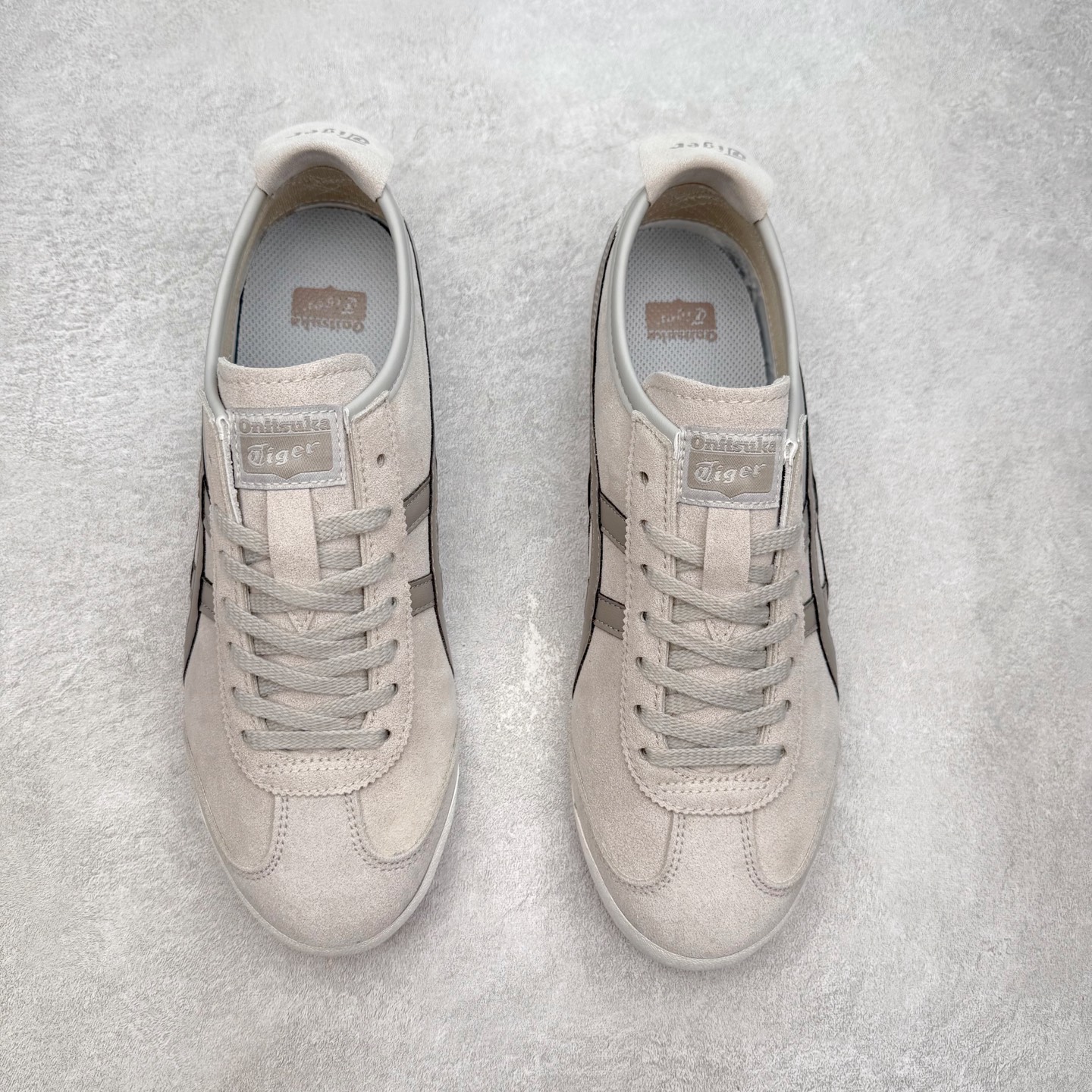 图片[2]-＃C版 Asics Onitsuka Tiger MEXICO 66 亚瑟士鬼冢虎复古经典板鞋 市场王者选手 海外订单工厂出品 长期生产补货永不断码 超成熟稳定的做工品控 原装全套纸板楦头开发 原汁原味 完美呈现版型 私模正确鞋底咬花纹路 一比一鞋头弧度高度鞋身弧度 绝不口嗨 细节品控鞋型随意秒杀市面 原档咬花纹路私模大底 一个单元有六个三角形 总体形拼接呈现花瓣状 官方四联吊牌 原装Ortholite轻量化鞋垫 原盒原配 质保卡 说明书 钢印防尘纸 纸板中底带钢印 乳胶组合鞋垫 支持全方位的对比专柜 产品从款式颜色造型上体现出追求舒适和细节的完美 鞋类更是推崇手工制作的严谨与完美 融舒适性与可穿性的设计风格 注重细节的完美和别致魅力 既保持稳重 又不失轻松的时尚感 尺码：36 37 37.5 38 39 39.5 40 40.5 41.5 42 42.5 43.5 44 45-选品中心