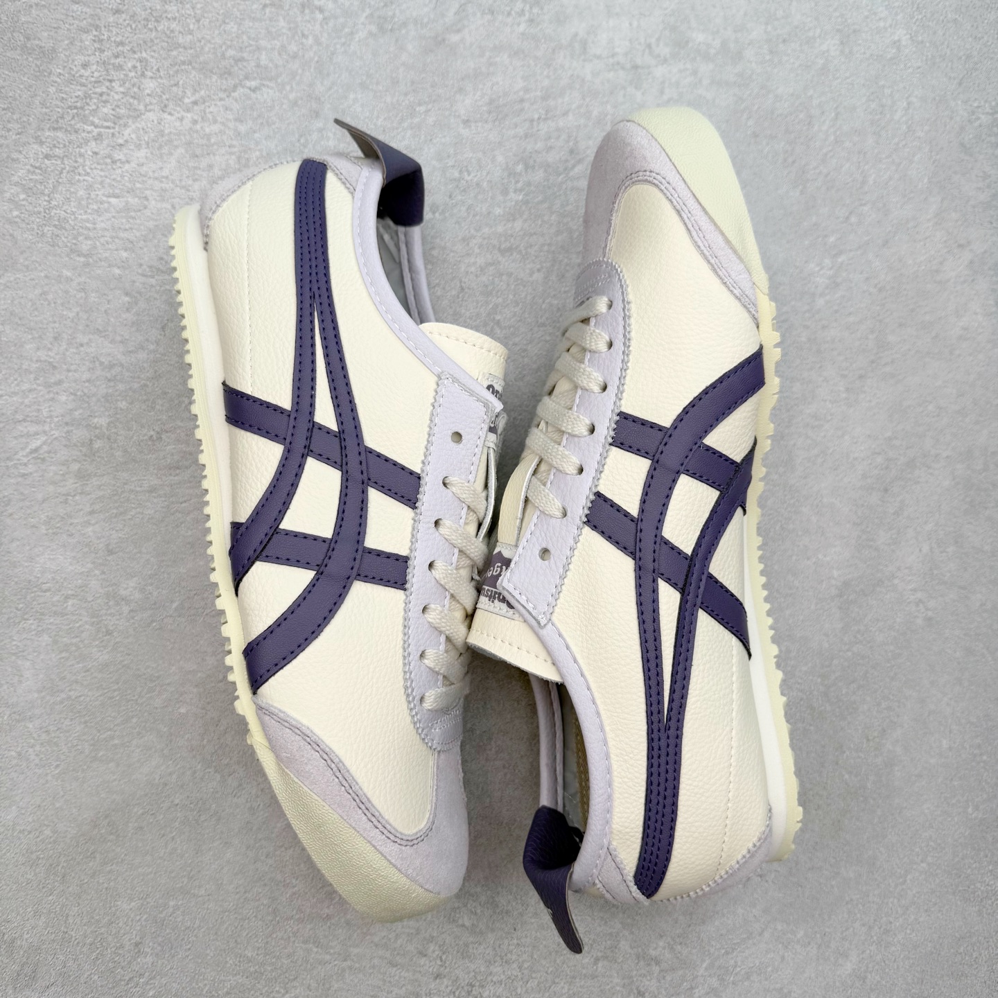 图片[3]-＃C版 Asics Onitsuka Tiger MEXICO 66 亚瑟士鬼冢虎复古经典板鞋 市场王者选手 海外订单工厂出品 长期生产补货永不断码 超成熟稳定的做工品控 原装全套纸板楦头开发 原汁原味 完美呈现版型 私模正确鞋底咬花纹路 一比一鞋头弧度高度鞋身弧度 绝不口嗨 细节品控鞋型随意秒杀市面 原档咬花纹路私模大底 一个单元有六个三角形 总体形拼接呈现花瓣状 官方四联吊牌 原装Ortholite轻量化鞋垫 原盒原配 质保卡 说明书 钢印防尘纸 纸板中底带钢印 乳胶组合鞋垫 支持全方位的对比专柜 产品从款式颜色造型上体现出追求舒适和细节的完美 鞋类更是推崇手工制作的严谨与完美 融舒适性与可穿性的设计风格 注重细节的完美和别致魅力 既保持稳重 又不失轻松的时尚感 尺码：36 37 37.5 38 39 39.5 40 40.5 41.5 42 42.5 43.5 44 45-选品中心