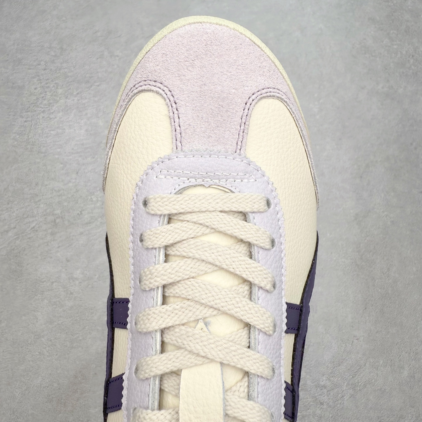 图片[4]-＃C版 Asics Onitsuka Tiger MEXICO 66 亚瑟士鬼冢虎复古经典板鞋 市场王者选手 海外订单工厂出品 长期生产补货永不断码 超成熟稳定的做工品控 原装全套纸板楦头开发 原汁原味 完美呈现版型 私模正确鞋底咬花纹路 一比一鞋头弧度高度鞋身弧度 绝不口嗨 细节品控鞋型随意秒杀市面 原档咬花纹路私模大底 一个单元有六个三角形 总体形拼接呈现花瓣状 官方四联吊牌 原装Ortholite轻量化鞋垫 原盒原配 质保卡 说明书 钢印防尘纸 纸板中底带钢印 乳胶组合鞋垫 支持全方位的对比专柜 产品从款式颜色造型上体现出追求舒适和细节的完美 鞋类更是推崇手工制作的严谨与完美 融舒适性与可穿性的设计风格 注重细节的完美和别致魅力 既保持稳重 又不失轻松的时尚感 尺码：36 37 37.5 38 39 39.5 40 40.5 41.5 42 42.5 43.5 44 45-选品中心