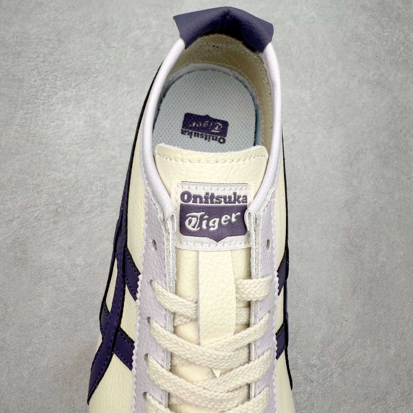 图片[5]-＃C版 Asics Onitsuka Tiger MEXICO 66 亚瑟士鬼冢虎复古经典板鞋 市场王者选手 海外订单工厂出品 长期生产补货永不断码 超成熟稳定的做工品控 原装全套纸板楦头开发 原汁原味 完美呈现版型 私模正确鞋底咬花纹路 一比一鞋头弧度高度鞋身弧度 绝不口嗨 细节品控鞋型随意秒杀市面 原档咬花纹路私模大底 一个单元有六个三角形 总体形拼接呈现花瓣状 官方四联吊牌 原装Ortholite轻量化鞋垫 原盒原配 质保卡 说明书 钢印防尘纸 纸板中底带钢印 乳胶组合鞋垫 支持全方位的对比专柜 产品从款式颜色造型上体现出追求舒适和细节的完美 鞋类更是推崇手工制作的严谨与完美 融舒适性与可穿性的设计风格 注重细节的完美和别致魅力 既保持稳重 又不失轻松的时尚感 尺码：36 37 37.5 38 39 39.5 40 40.5 41.5 42 42.5 43.5 44 45-选品中心