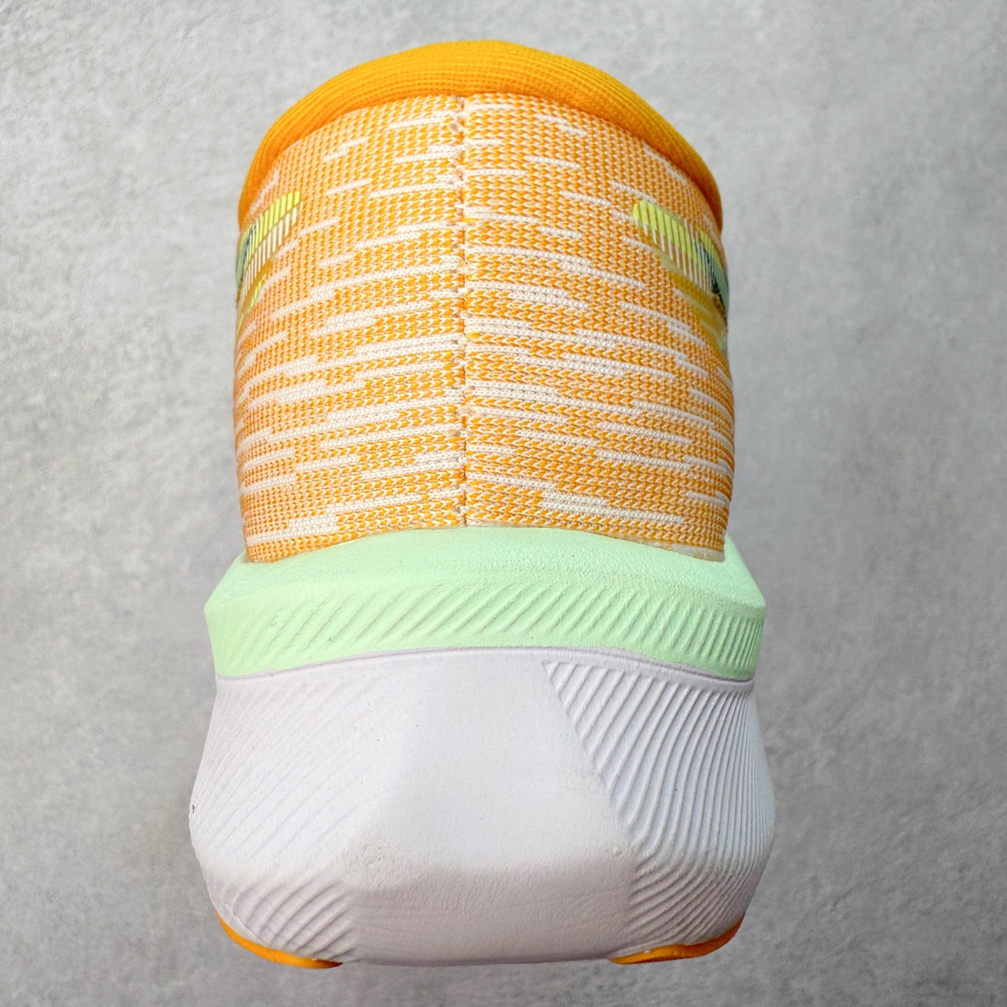 图片[8]-Asics Magic Speed 4 系列碳板竞速跑步鞋 鞋款采用亚瑟士FF BLAST CUSHIONING中底设计 为运动中带来回弾性和轻量性感受 工程网眼鞋面提供运动中所需的透气性和舒适性 内陷式碳板大底结构 带来运动时足底的舒适性和灵活性 帮助跑者获得轻盈的落地体验 尺码：36 37 38 39 39.5 40 40.5 41.5 42 42.5 43.5 44 45-选品中心