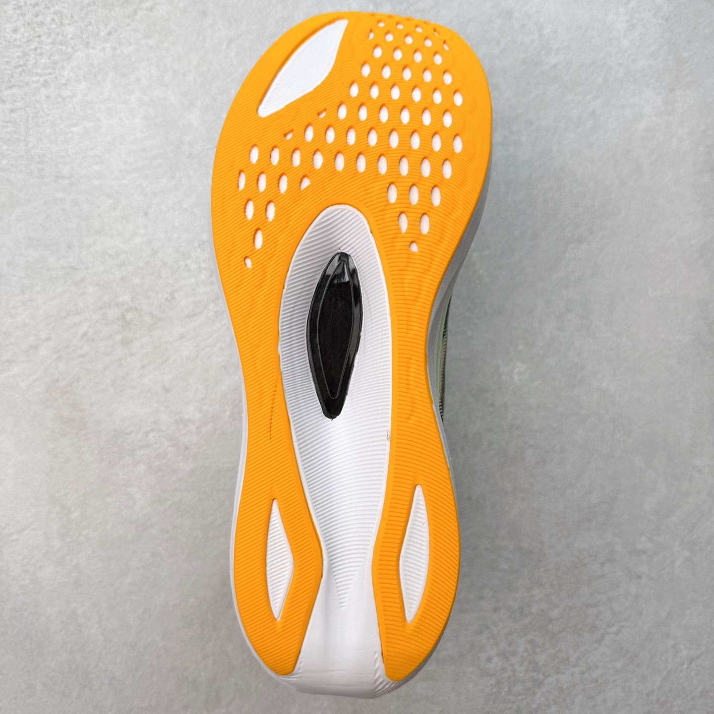 图片[9]-Asics Magic Speed 4 系列碳板竞速跑步鞋 鞋款采用亚瑟士FF BLAST CUSHIONING中底设计 为运动中带来回弾性和轻量性感受 工程网眼鞋面提供运动中所需的透气性和舒适性 内陷式碳板大底结构 带来运动时足底的舒适性和灵活性 帮助跑者获得轻盈的落地体验 尺码：36 37 38 39 39.5 40 40.5 41.5 42 42.5 43.5 44 45-选品中心