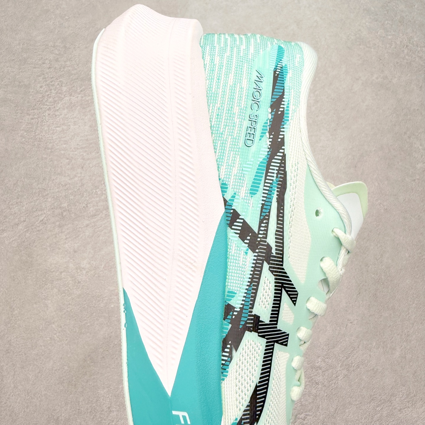 图片[6]-Asics Magic Speed 4 系列碳板竞速跑步鞋 鞋款采用亚瑟士FF BLAST CUSHIONING中底设计 为运动中带来回弾性和轻量性感受 工程网眼鞋面提供运动中所需的透气性和舒适性 内陷式碳板大底结构 带来运动时足底的舒适性和灵活性 帮助跑者获得轻盈的落地体验 尺码：36 37 38 39 39.5 40 40.5 41.5 42 42.5 43.5 44 45-选品中心