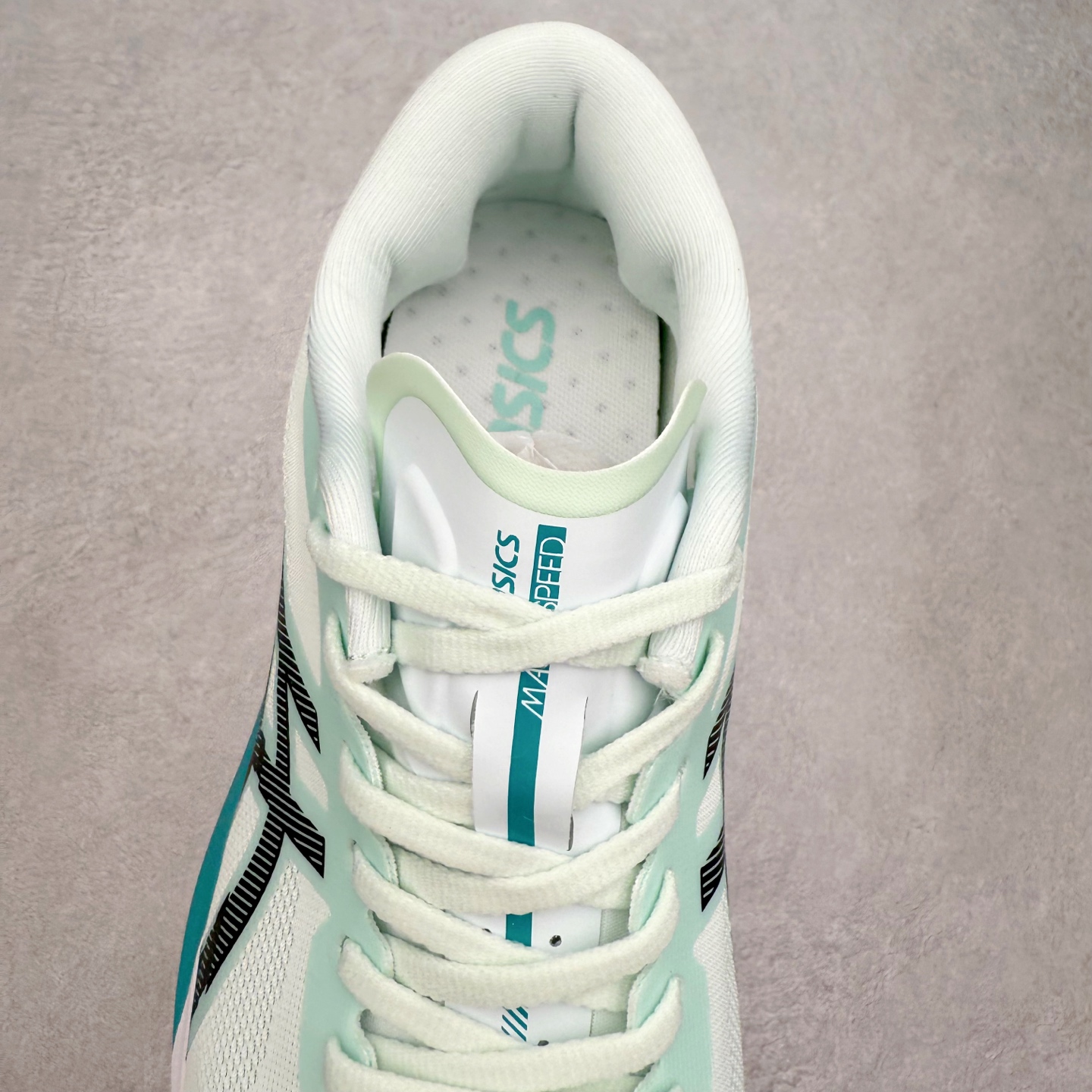 图片[5]-Asics Magic Speed 4 系列碳板竞速跑步鞋 鞋款采用亚瑟士FF BLAST CUSHIONING中底设计 为运动中带来回弾性和轻量性感受 工程网眼鞋面提供运动中所需的透气性和舒适性 内陷式碳板大底结构 带来运动时足底的舒适性和灵活性 帮助跑者获得轻盈的落地体验 尺码：36 37 38 39 39.5 40 40.5 41.5 42 42.5 43.5 44 45-选品中心