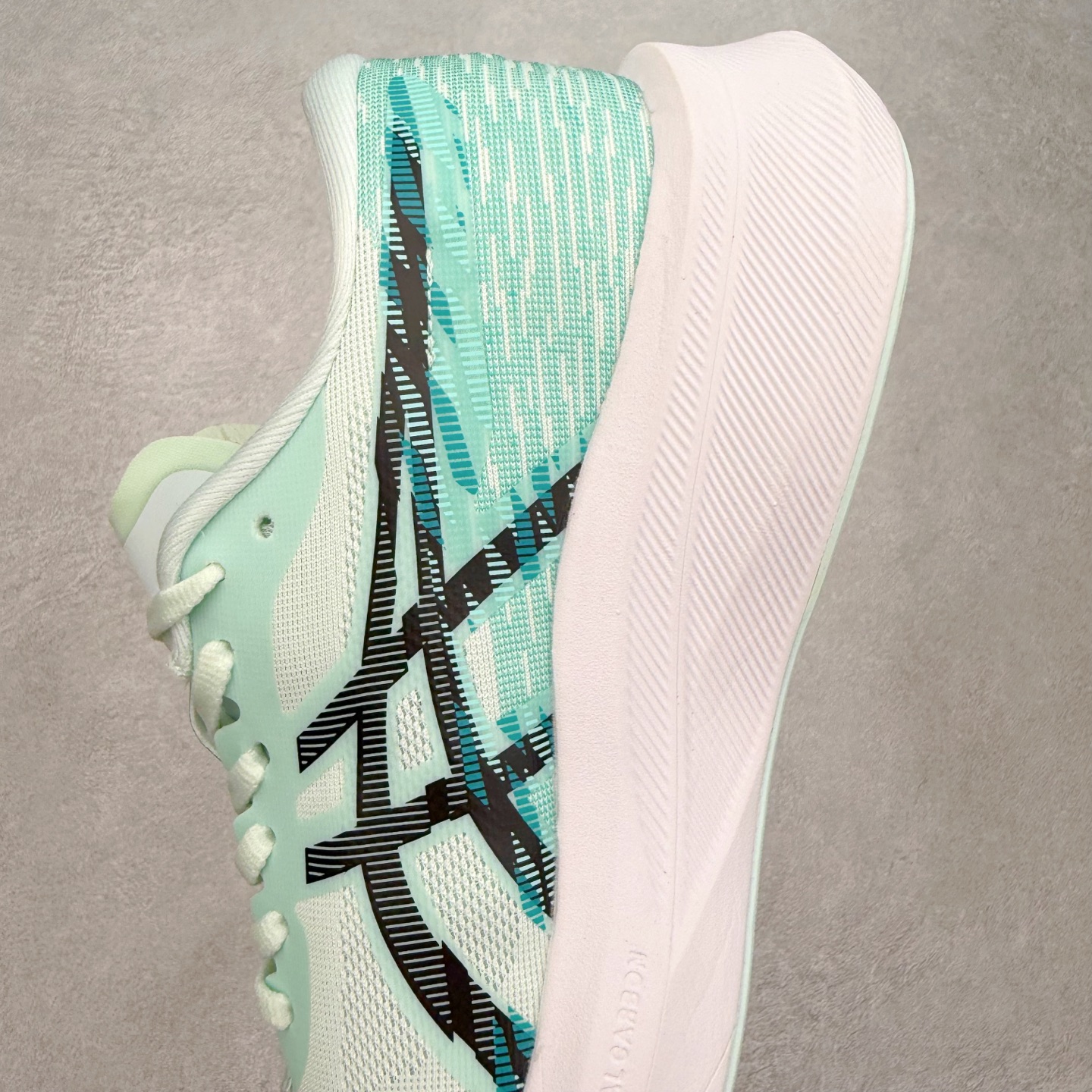 图片[7]-Asics Magic Speed 4 系列碳板竞速跑步鞋 鞋款采用亚瑟士FF BLAST CUSHIONING中底设计 为运动中带来回弾性和轻量性感受 工程网眼鞋面提供运动中所需的透气性和舒适性 内陷式碳板大底结构 带来运动时足底的舒适性和灵活性 帮助跑者获得轻盈的落地体验 尺码：36 37 38 39 39.5 40 40.5 41.5 42 42.5 43.5 44 45-选品中心