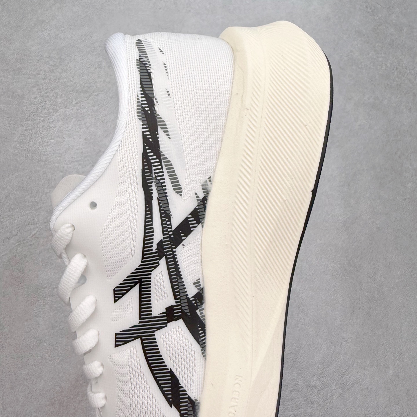 图片[7]-Asics Magic Speed 4 系列碳板竞速跑步鞋 鞋款采用亚瑟士FF BLAST CUSHIONING中底设计 为运动中带来回弾性和轻量性感受 工程网眼鞋面提供运动中所需的透气性和舒适性 内陷式碳板大底结构 带来运动时足底的舒适性和灵活性 帮助跑者获得轻盈的落地体验 尺码：36 37 38 39 39.5 40 40.5 41.5 42 42.5 43.5 44 45-选品中心