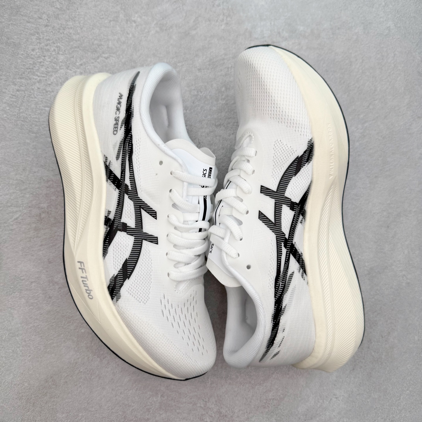 图片[3]-Asics Magic Speed 4 系列碳板竞速跑步鞋 鞋款采用亚瑟士FF BLAST CUSHIONING中底设计 为运动中带来回弾性和轻量性感受 工程网眼鞋面提供运动中所需的透气性和舒适性 内陷式碳板大底结构 带来运动时足底的舒适性和灵活性 帮助跑者获得轻盈的落地体验 尺码：36 37 38 39 39.5 40 40.5 41.5 42 42.5 43.5 44 45-选品中心