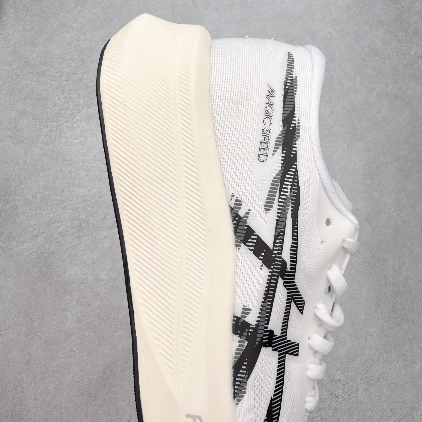 图片[6]-Asics Magic Speed 4 系列碳板竞速跑步鞋 鞋款采用亚瑟士FF BLAST CUSHIONING中底设计 为运动中带来回弾性和轻量性感受 工程网眼鞋面提供运动中所需的透气性和舒适性 内陷式碳板大底结构 带来运动时足底的舒适性和灵活性 帮助跑者获得轻盈的落地体验 尺码：36 37 38 39 39.5 40 40.5 41.5 42 42.5 43.5 44 45-选品中心