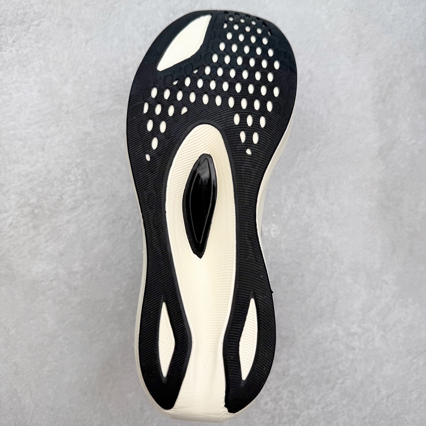 图片[9]-Asics Magic Speed 4 系列碳板竞速跑步鞋 鞋款采用亚瑟士FF BLAST CUSHIONING中底设计 为运动中带来回弾性和轻量性感受 工程网眼鞋面提供运动中所需的透气性和舒适性 内陷式碳板大底结构 带来运动时足底的舒适性和灵活性 帮助跑者获得轻盈的落地体验 尺码：36 37 38 39 39.5 40 40.5 41.5 42 42.5 43.5 44 45-选品中心