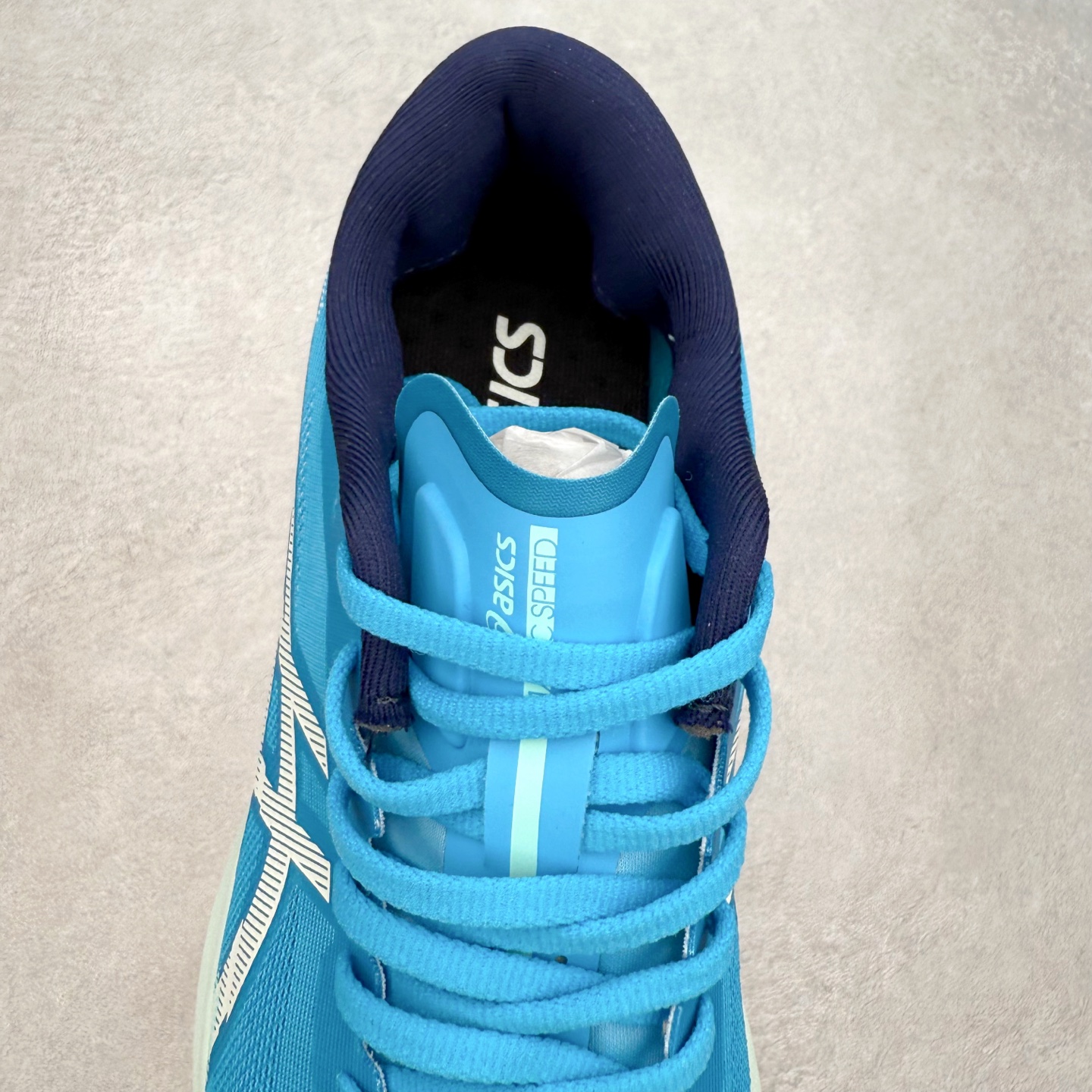 图片[5]-Asics Magic Speed 4 系列碳板竞速跑步鞋 鞋款采用亚瑟士FF BLAST CUSHIONING中底设计 为运动中带来回弾性和轻量性感受 工程网眼鞋面提供运动中所需的透气性和舒适性 内陷式碳板大底结构 带来运动时足底的舒适性和灵活性 帮助跑者获得轻盈的落地体验 尺码：36 37 38 39 39.5 40 40.5 41.5 42 42.5 43.5 44 45-选品中心